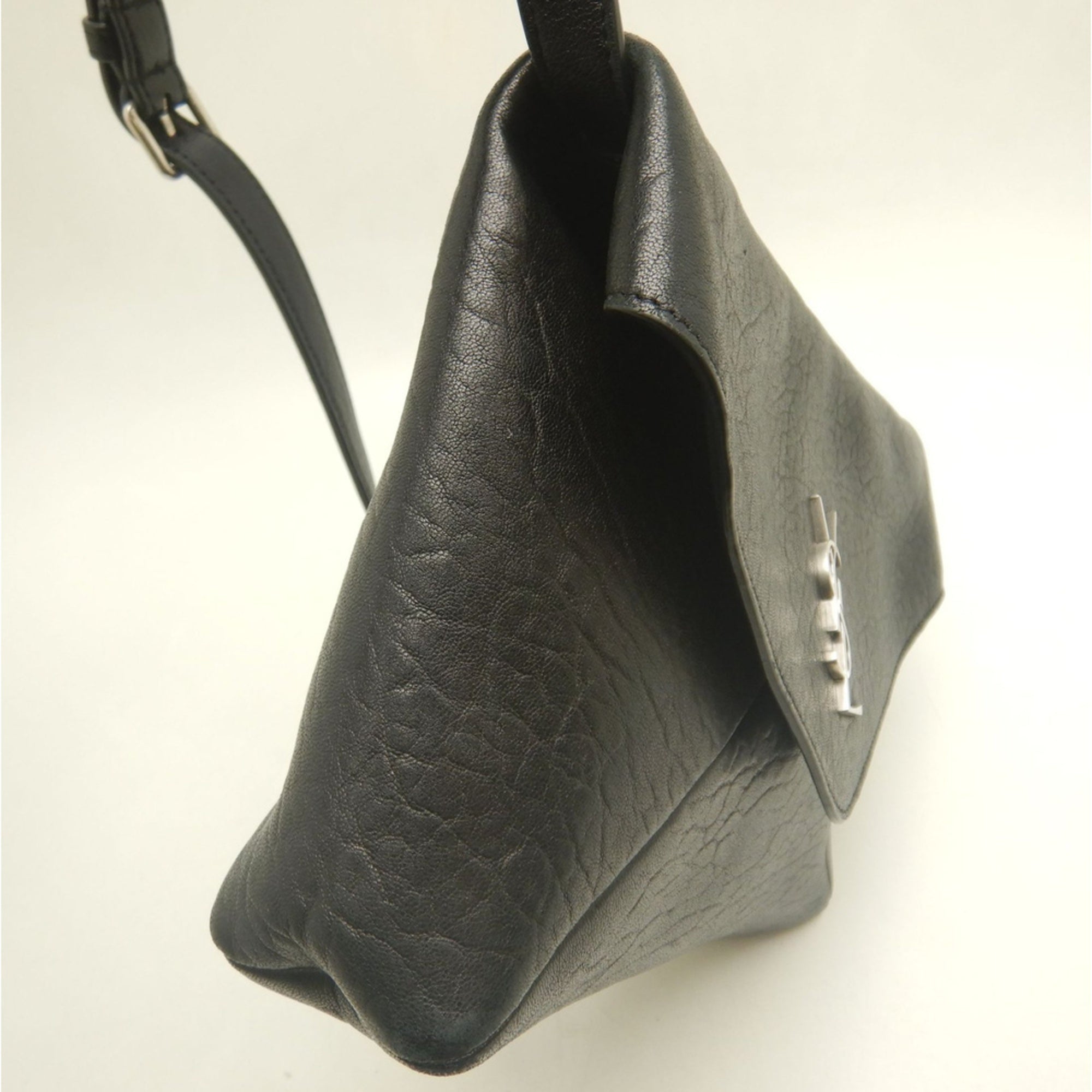 Yves Saint Laurent Black Leather Shoulder Bag (Pre-Owned)