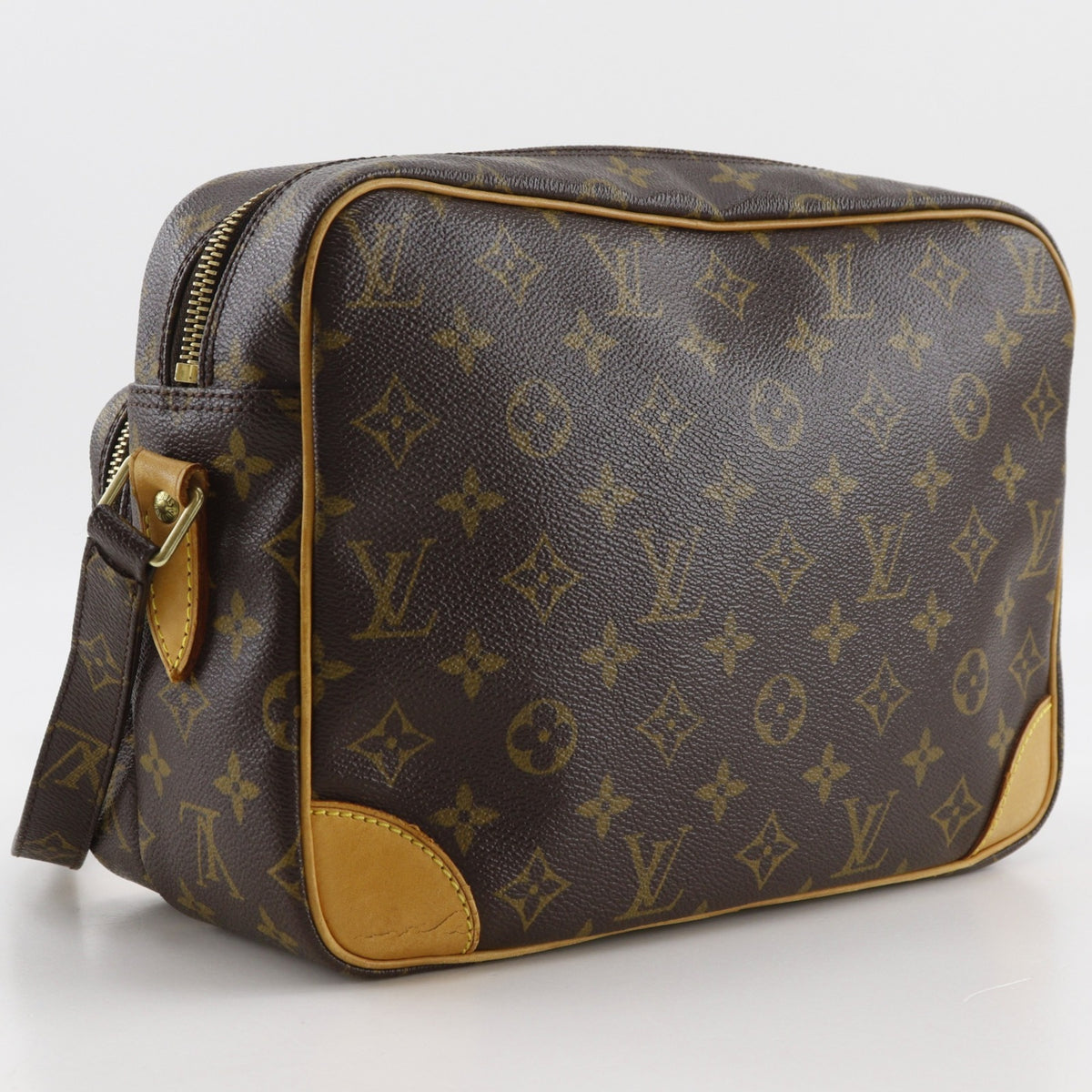 Louis Vuitton Brown Monogram Monogram Shoulder Bag (Pre-Owned)