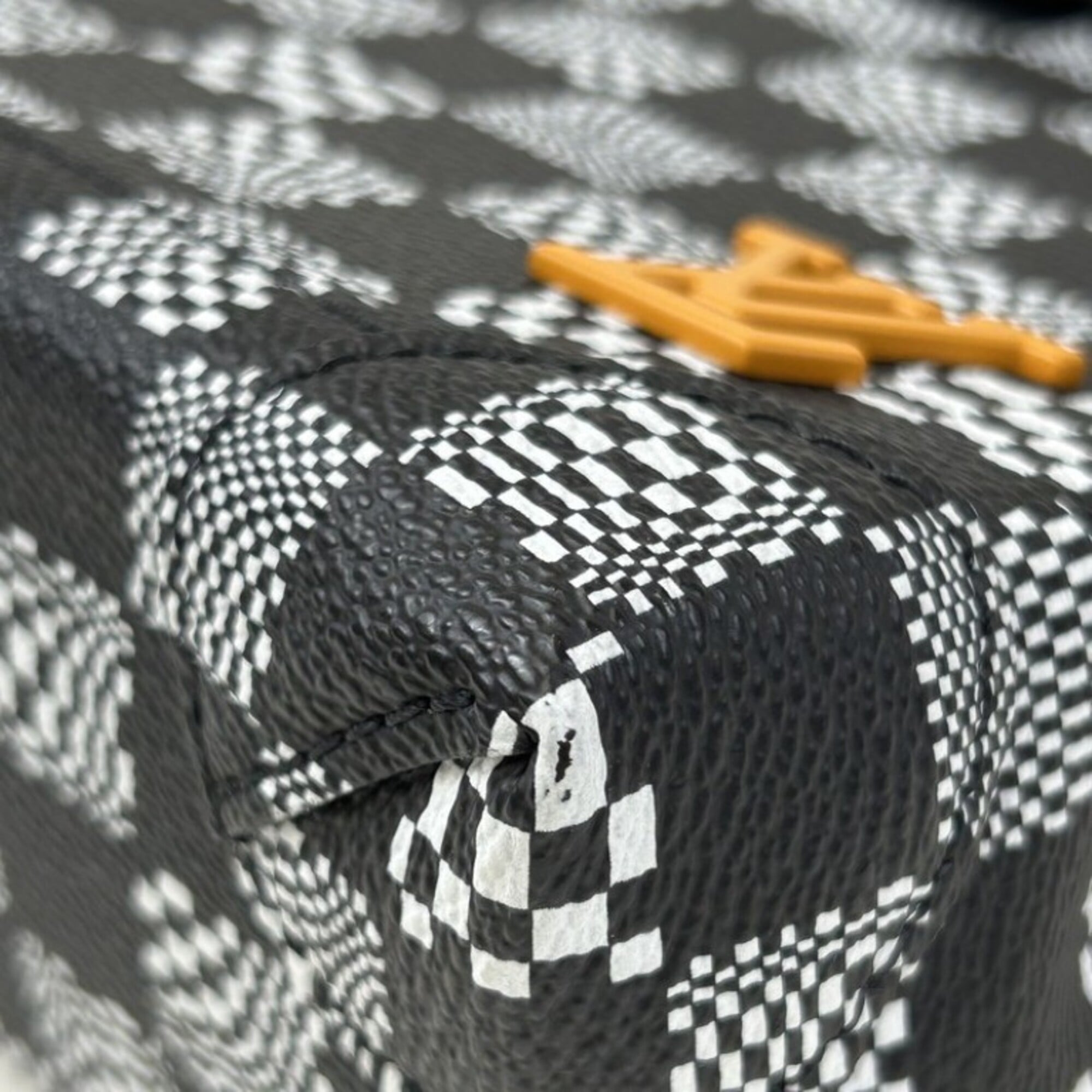Louis Vuitton Black White Shoulder Bag (Pre-Owned)
