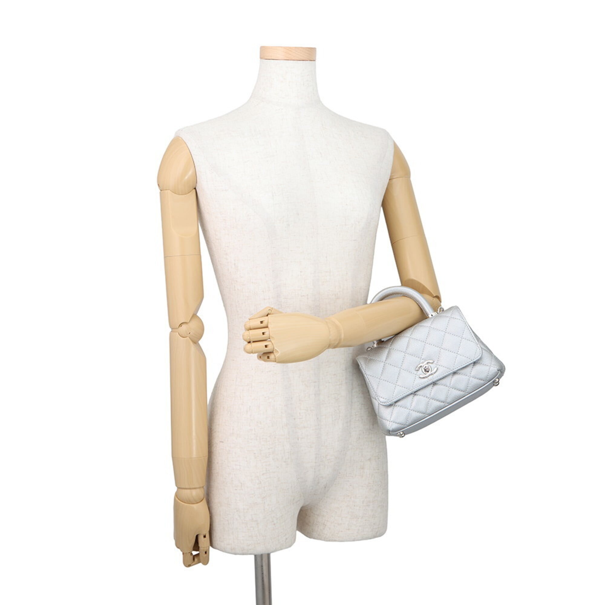 Chanel Matelasse Silver Grained Calfskin Handbag (Pre-Owned)