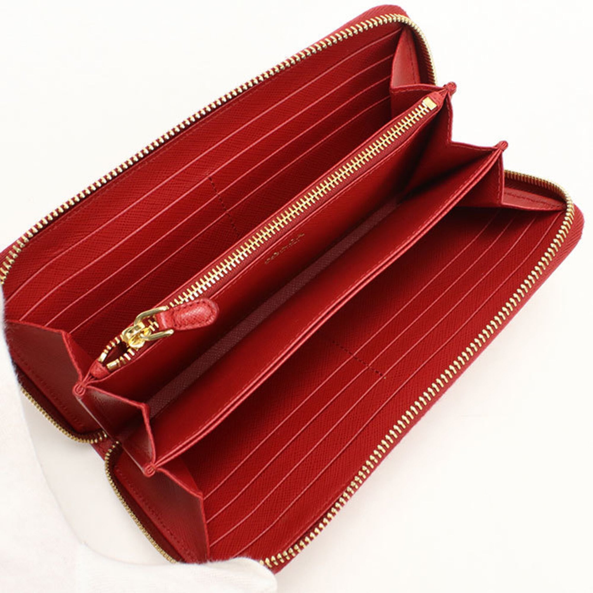 Prada Red Color Leather Long Wallet (Bi-Fold) (Pre-Owned)