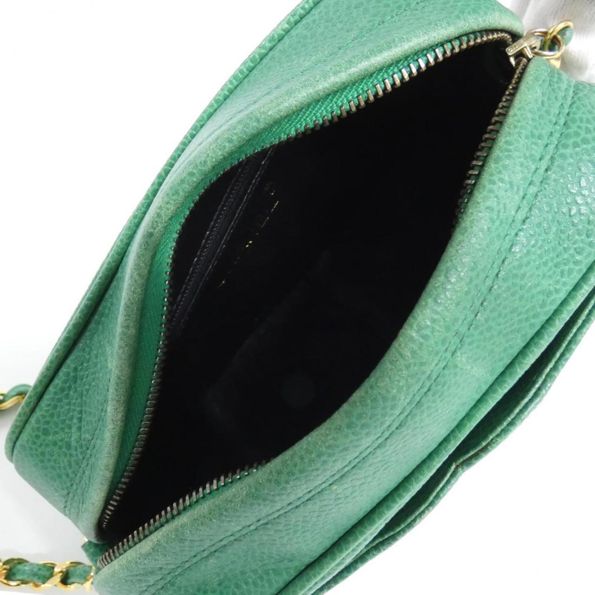 Chanel Green Shoulder Bag (Pre-Owned)