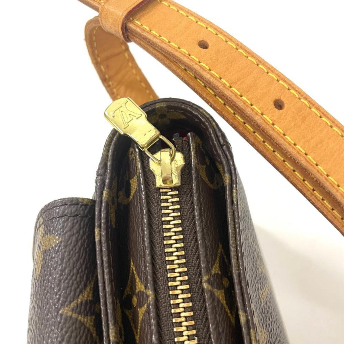 Louis Vuitton Brown Monogram Monogram Shoulder Bag (Pre-Owned)