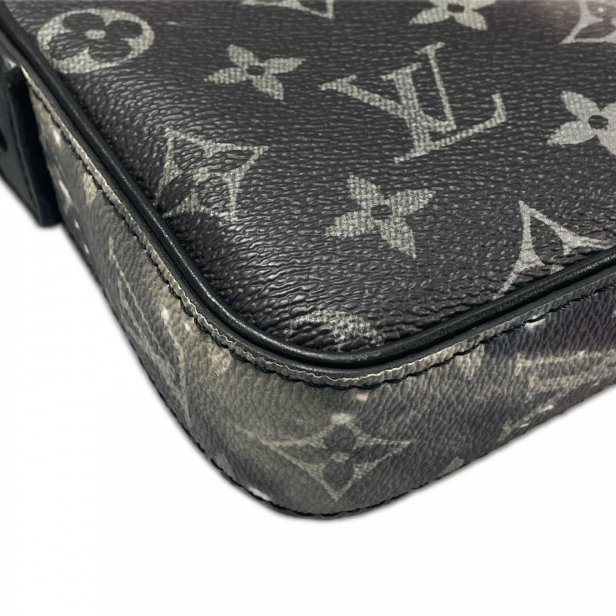 Louis Vuitton Multi-Color Leather Messenger Bag (Pre-Owned)