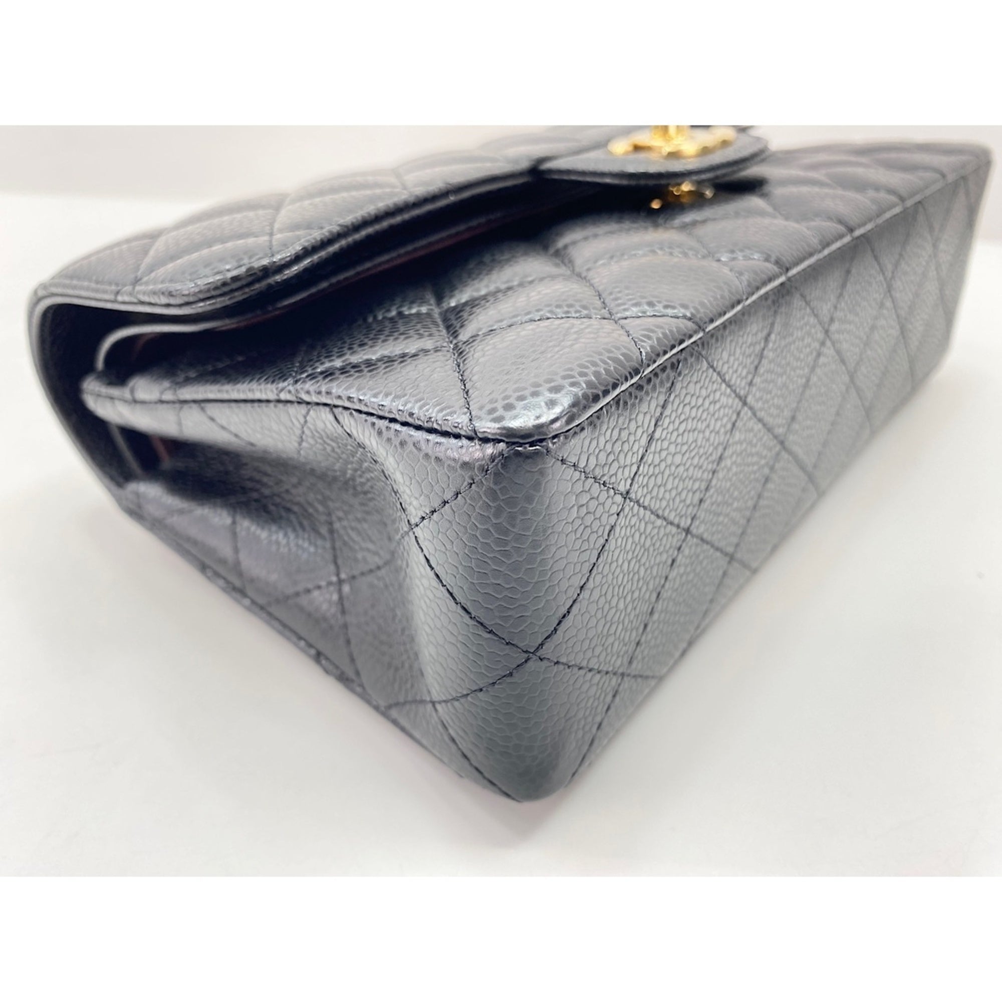 Chanel Black Shoulder Bag (Pre-Owned)