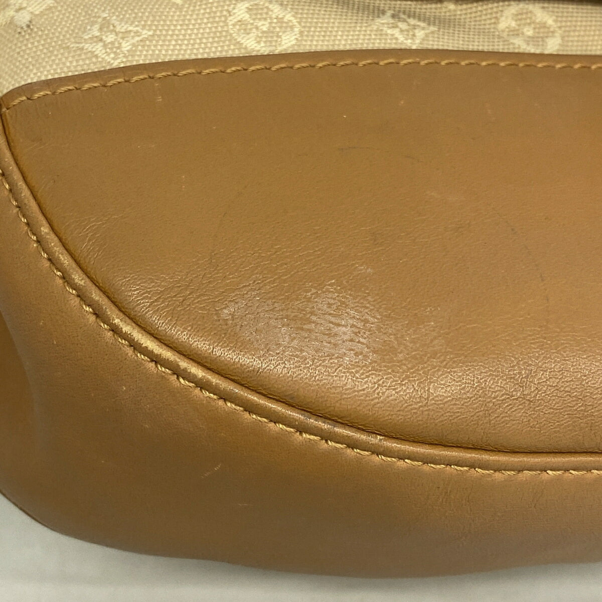 Louis Vuitton Beige Shoulder Bag (Pre-Owned)