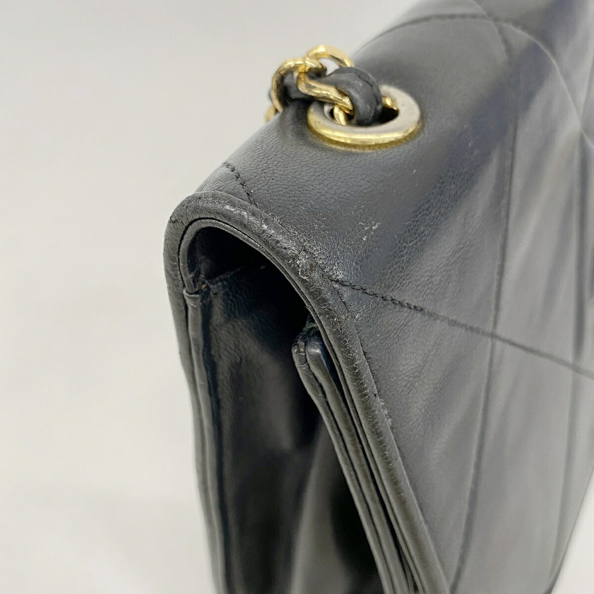 Chanel Black Leather Shoulder Bag (Pre-Owned)