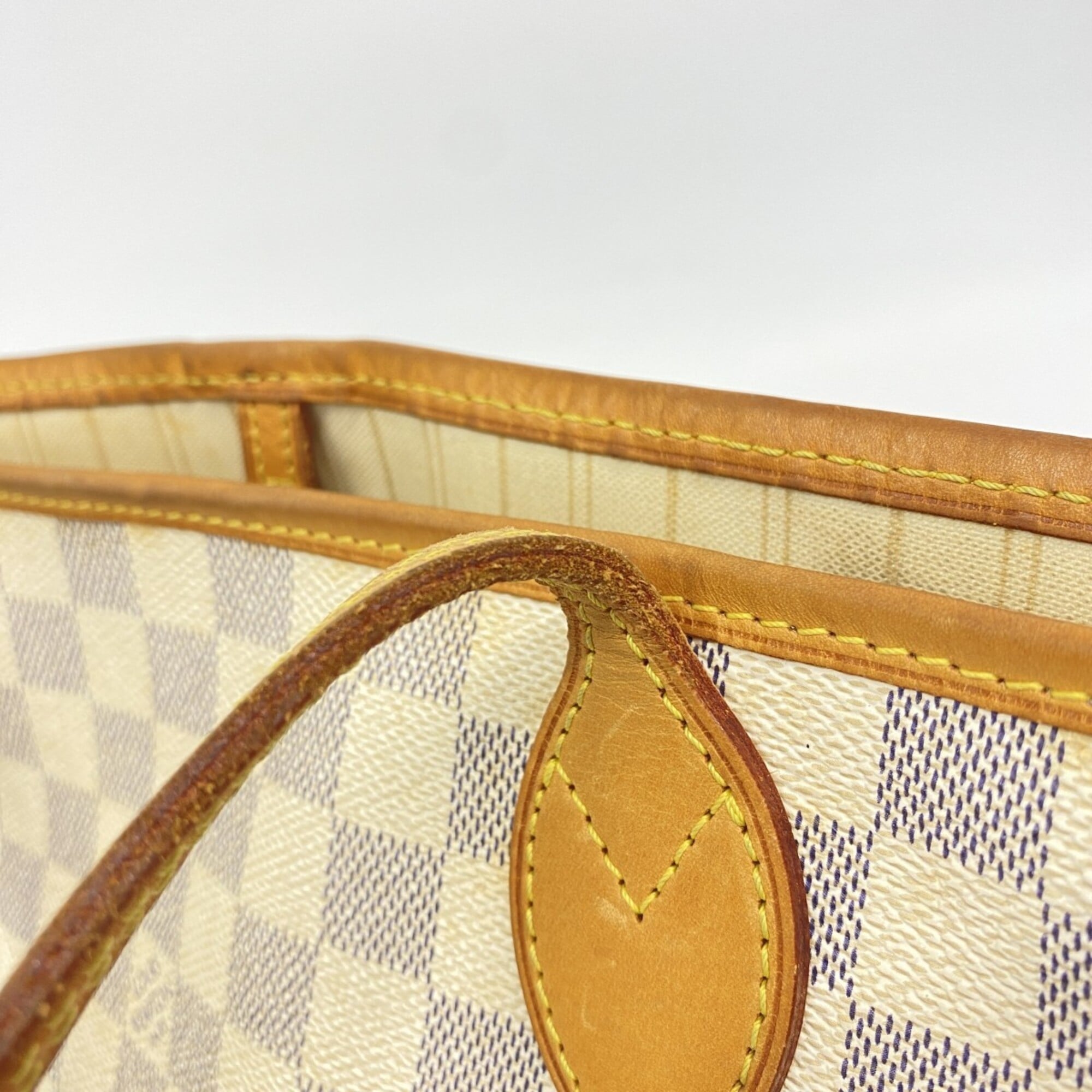 Louis Vuitton White Tote Bag (Pre-Owned)