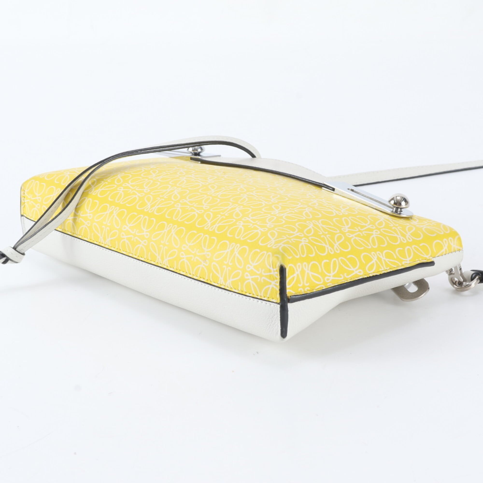 Loewe White Yellow Leather Shoulder Bag (Pre-Owned)
