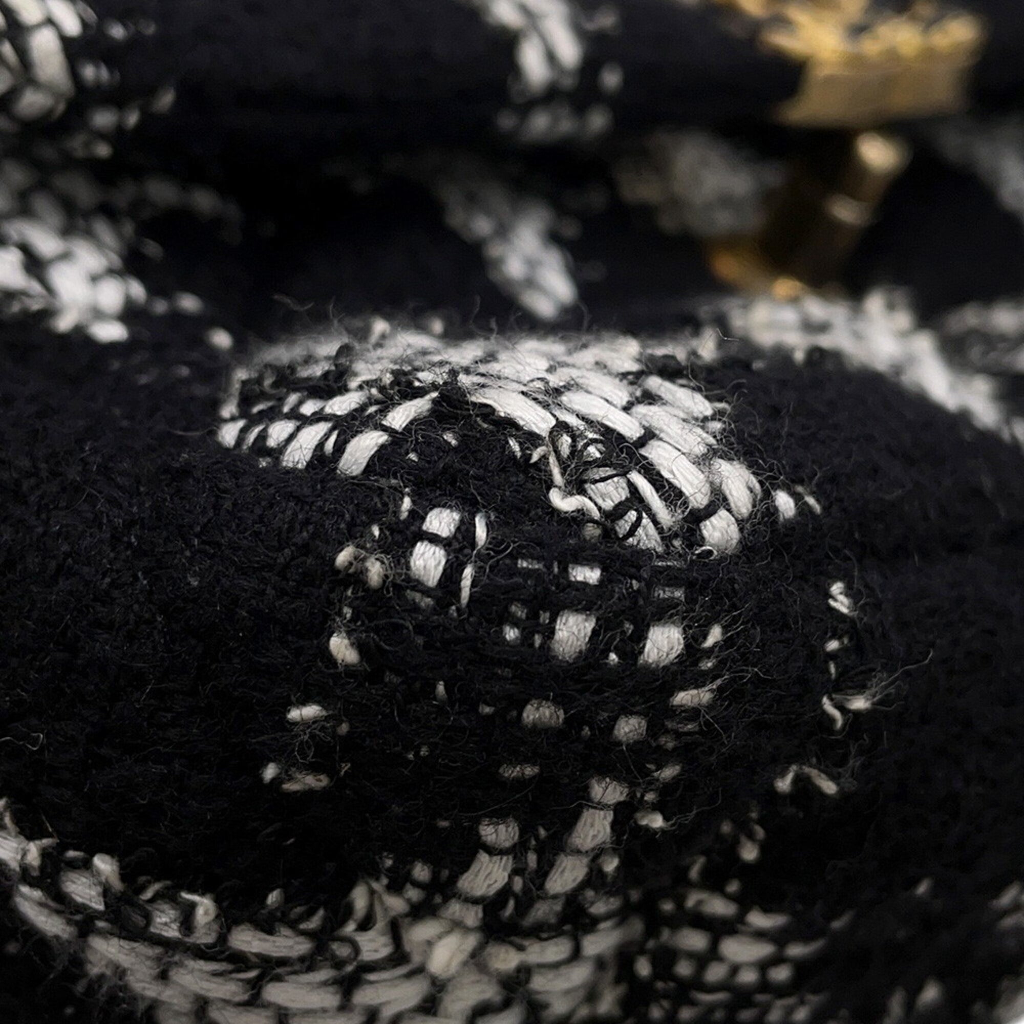 Chanel Black White Tweed Shoulder Bag (Pre-Owned)