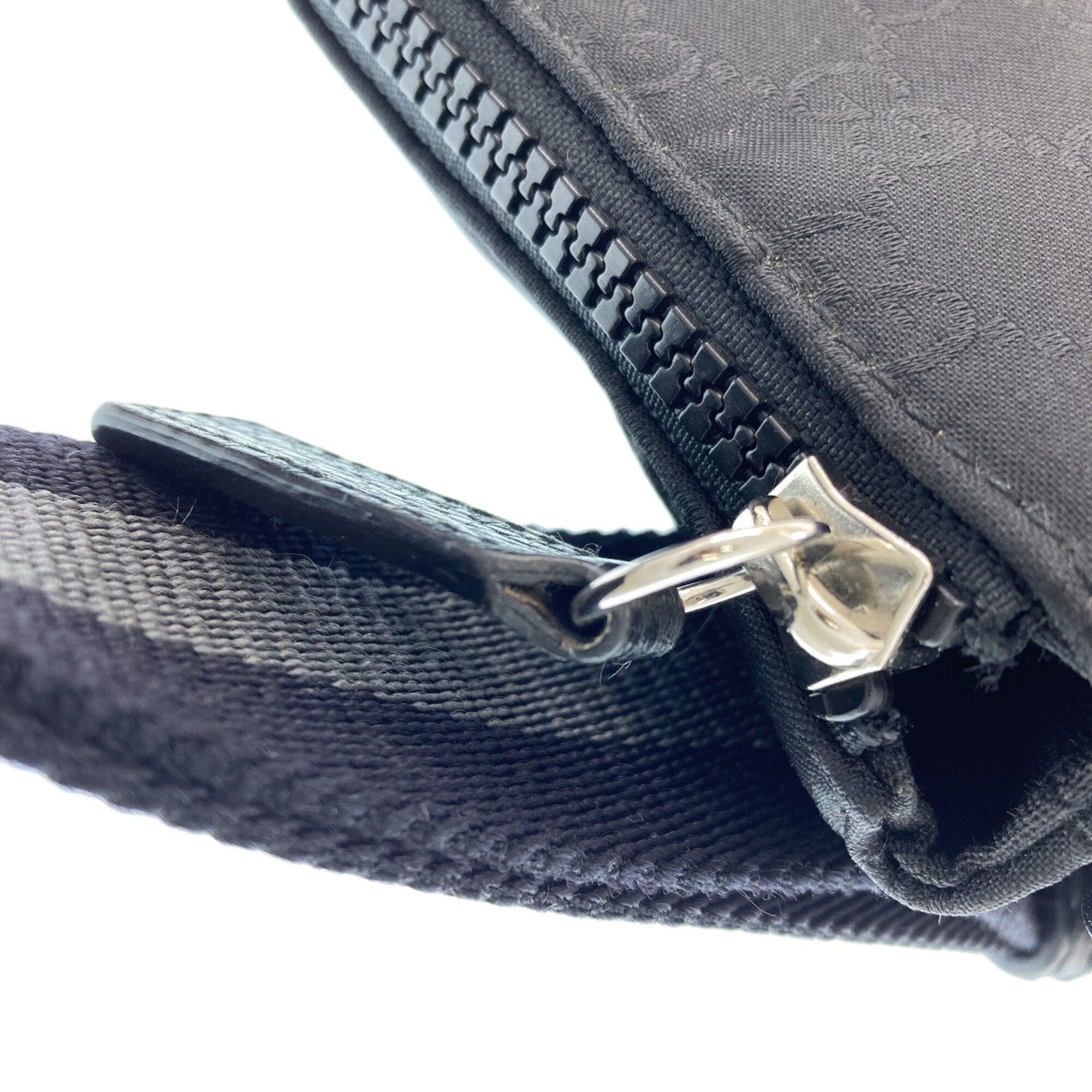 Gucci Black Nylon Shoulder Bag (Pre-Owned)