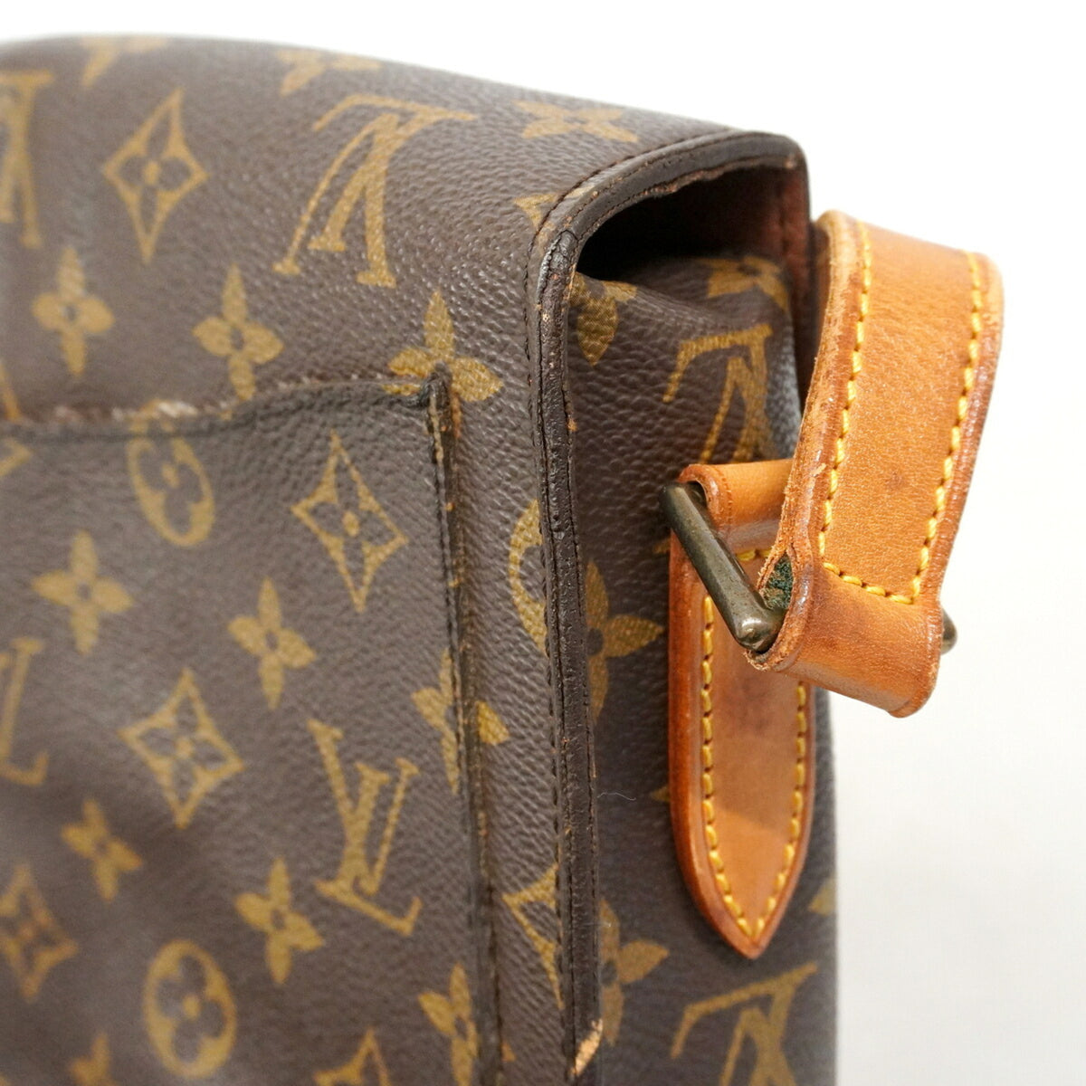 Louis Vuitton Brown Shoulder Bag (Pre-Owned)