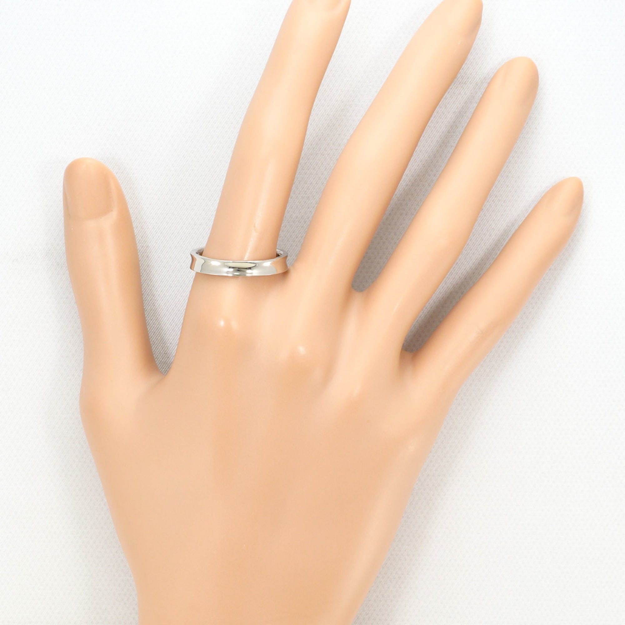 Unbranded White Gold White Gold (10K) Band Ring (Pre-Owned)