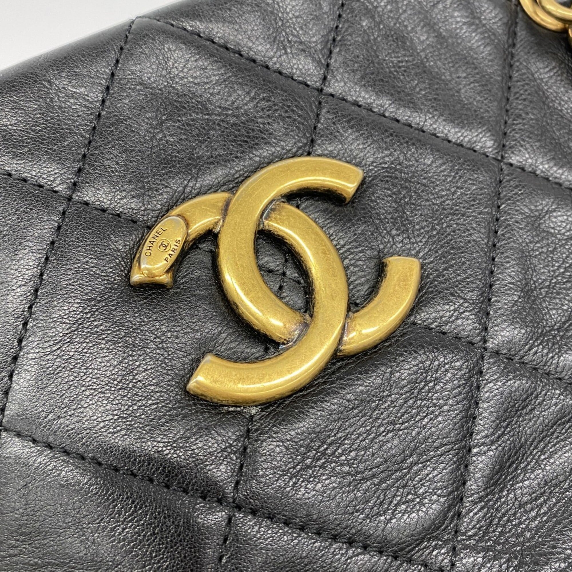 Chanel Black Leather Tote Bag (Pre-Owned)