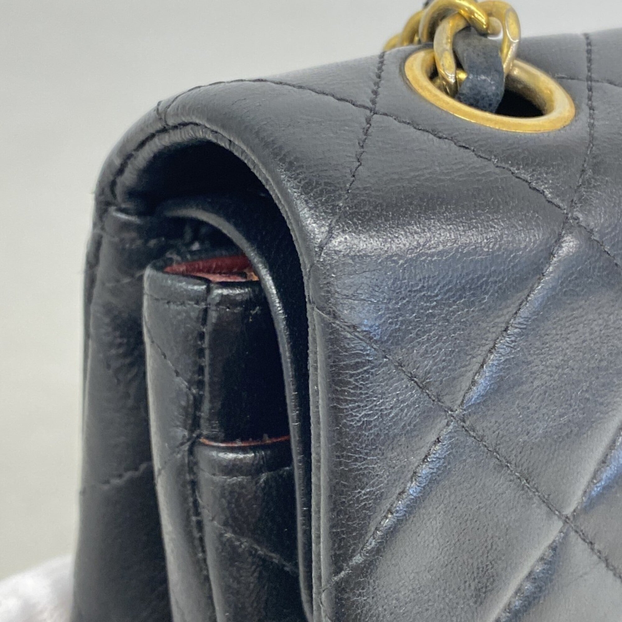 Chanel Black Leather Shoulder Bag (Pre-Owned)