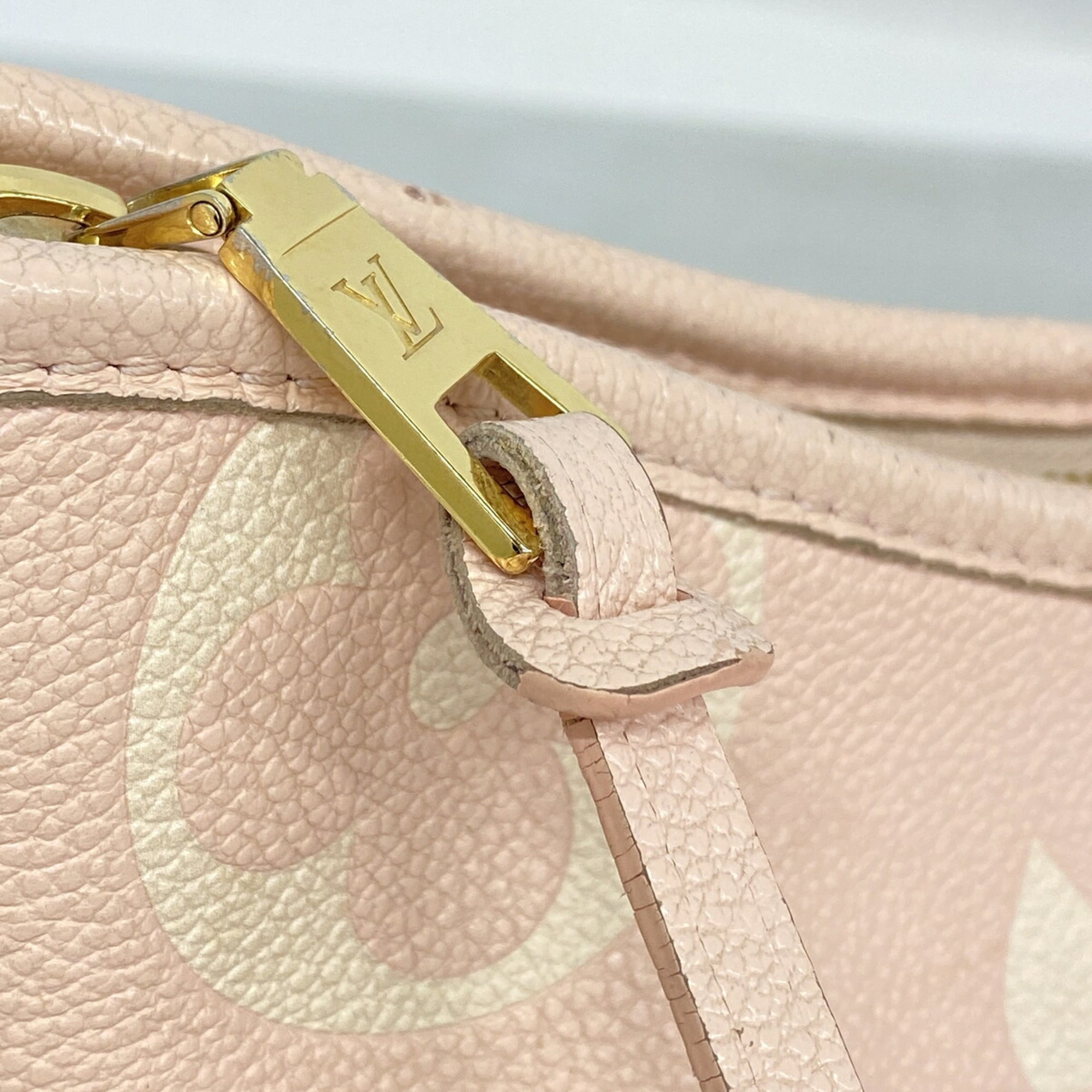Louis Vuitton Pink White Shoulder Bag (Pre-Owned)