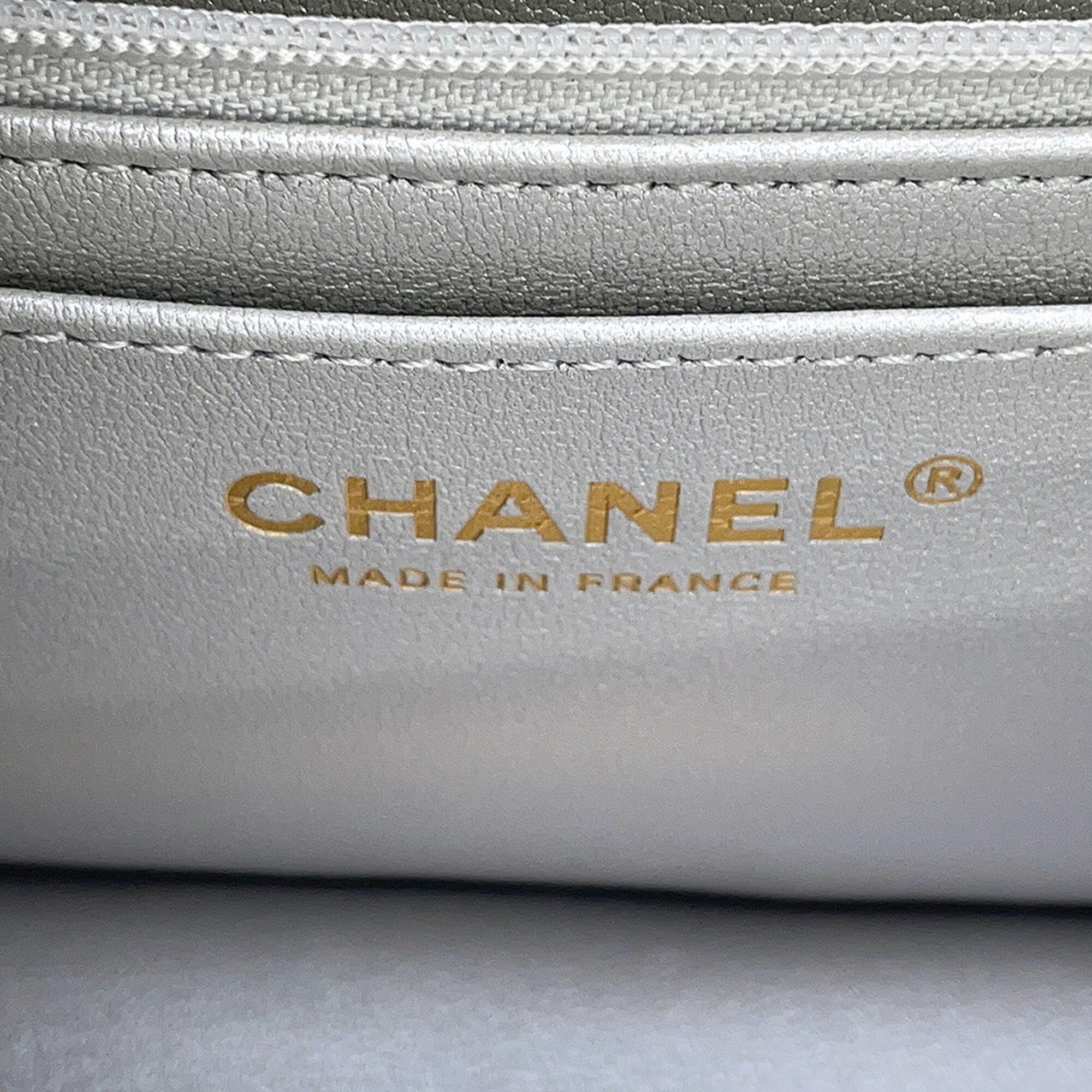 Chanel Metallic Silver Leather Handbag Shoulder Bag (Pre-Owned)