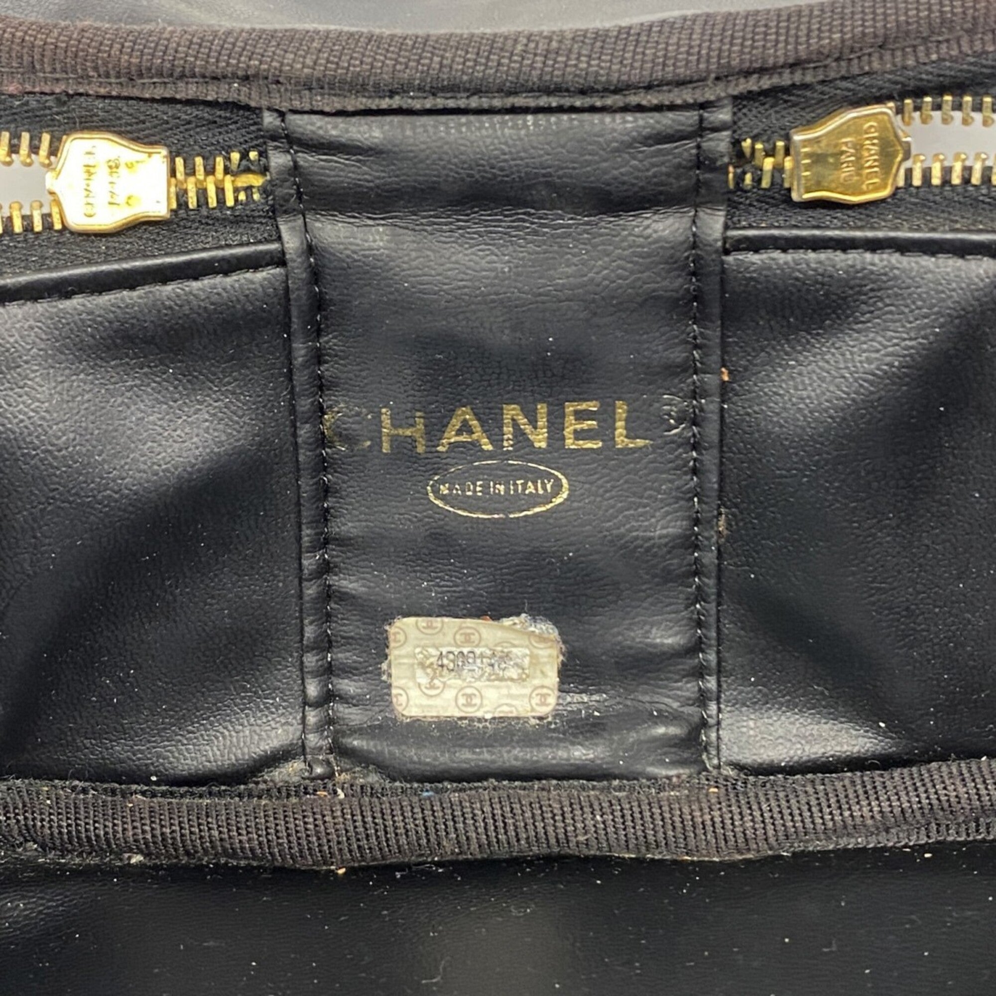 Chanel Black Patent Leather Vanity Bag (Pre-Owned)
