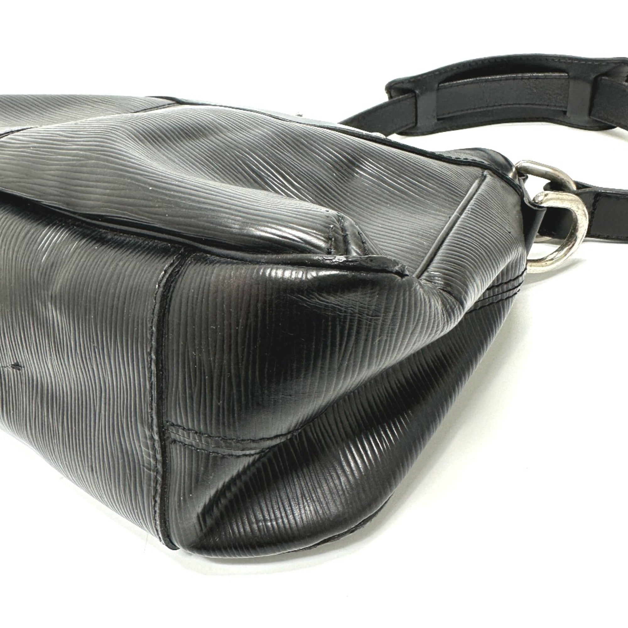 Louis Vuitton Black Leather Handbag (Pre-Owned)