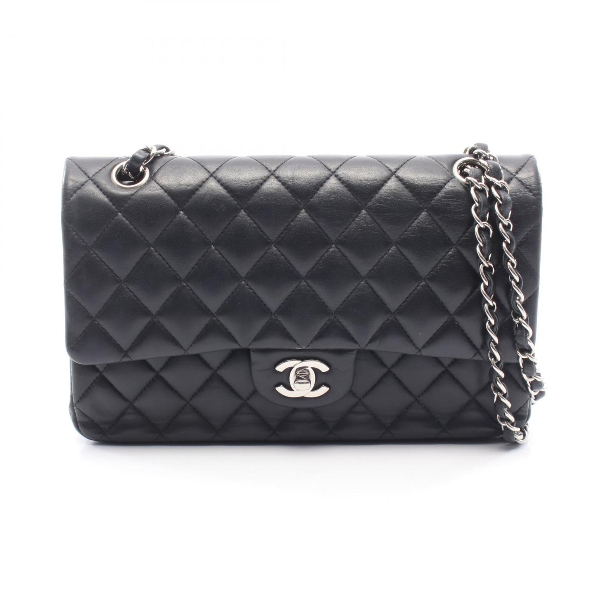 Chanel Black Leather Shoulder Bag (Pre-Owned)