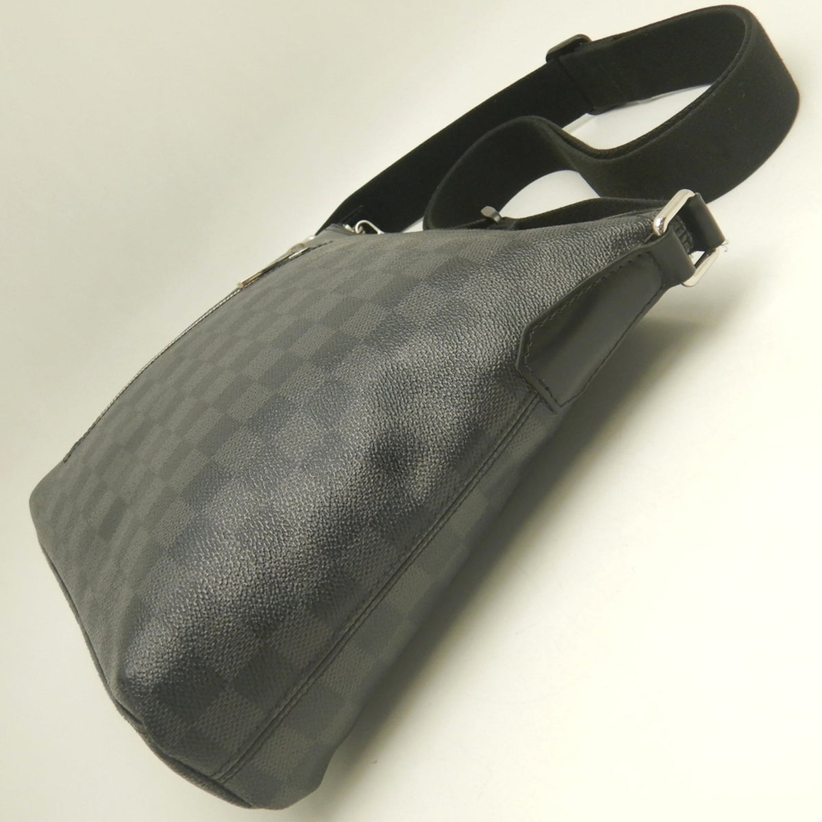 Louis Vuitton Damier Graphite Noir Damier Graphite Shoulder Bag (Pre-Owned)