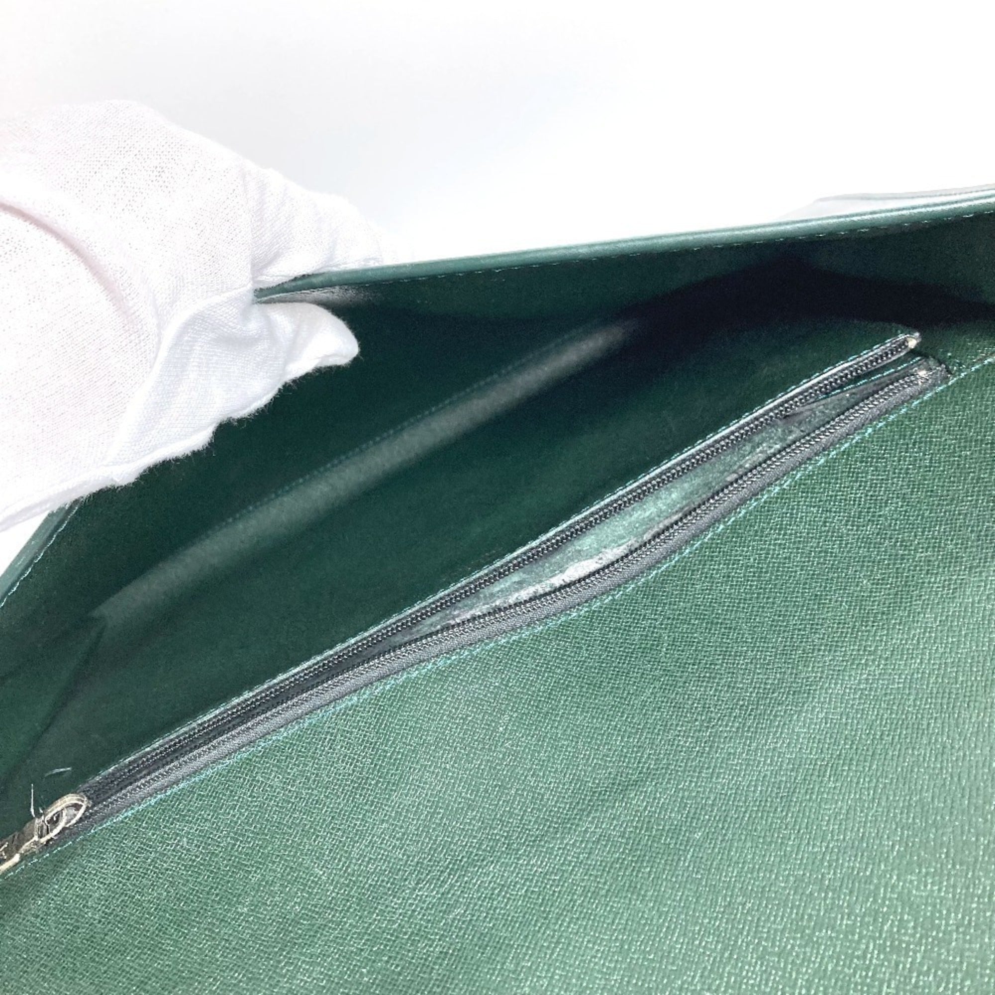 Louis Vuitton Episea Green Taiga Leather Leather Clutch Bag Handbag Pouch (Pre-Owned)