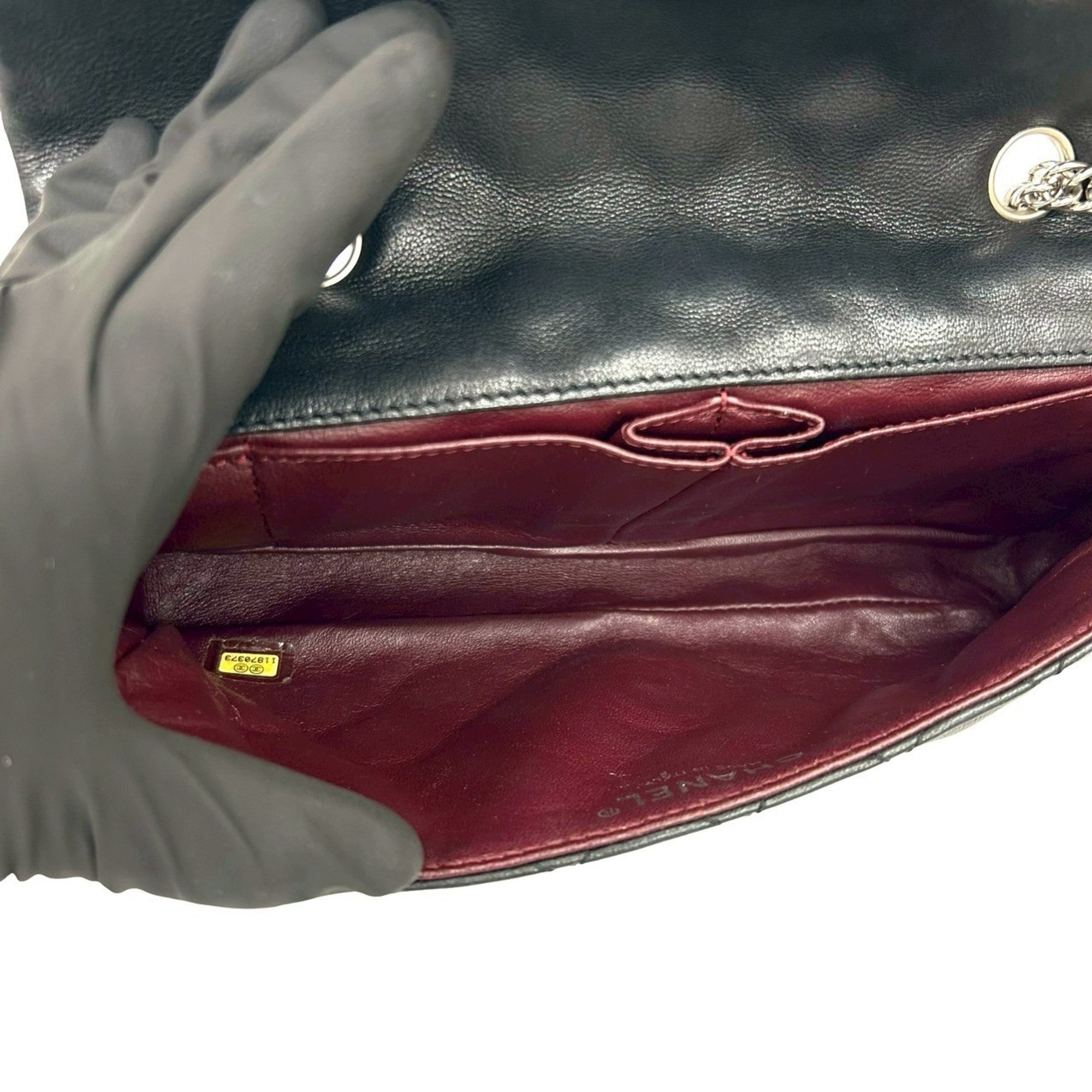 Chanel Black Leather Shoulder Bag (Pre-Owned)