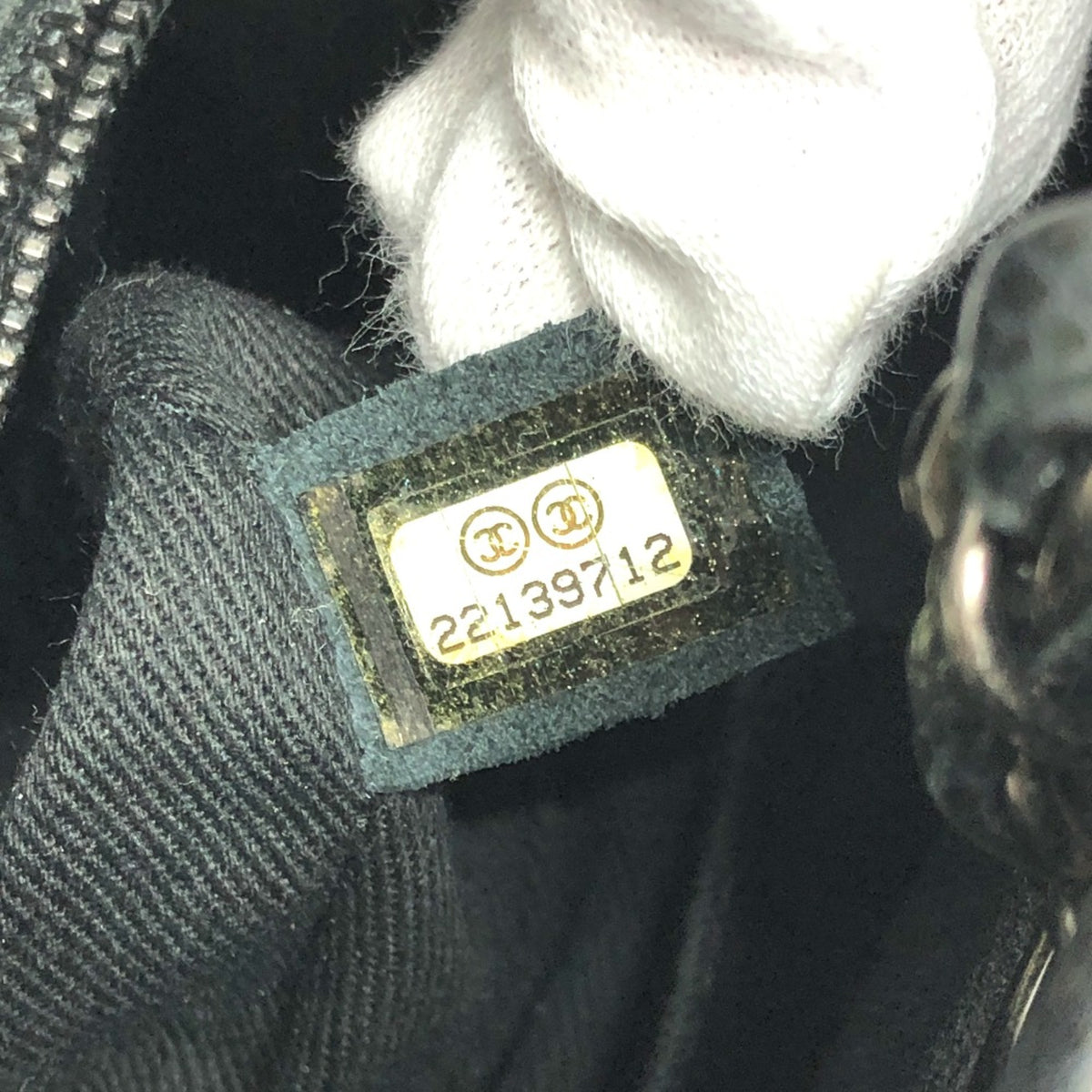 Chanel Black Leather Shoulder Bag (Pre-Owned)