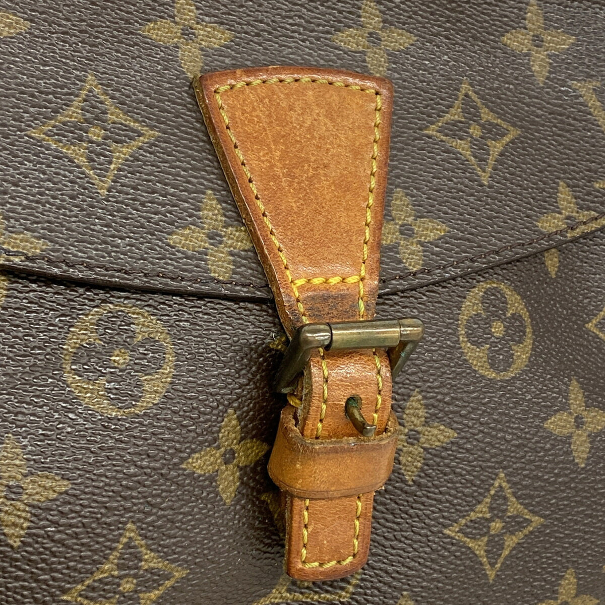 Louis Vuitton Brown Shoulder Bag (Pre-Owned)
