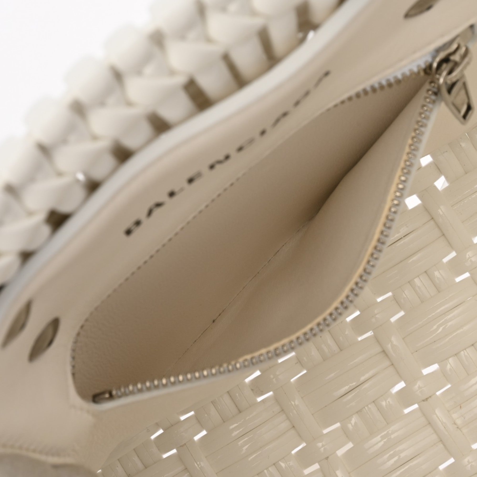 Balenciaga White Handbag (Pre-Owned)