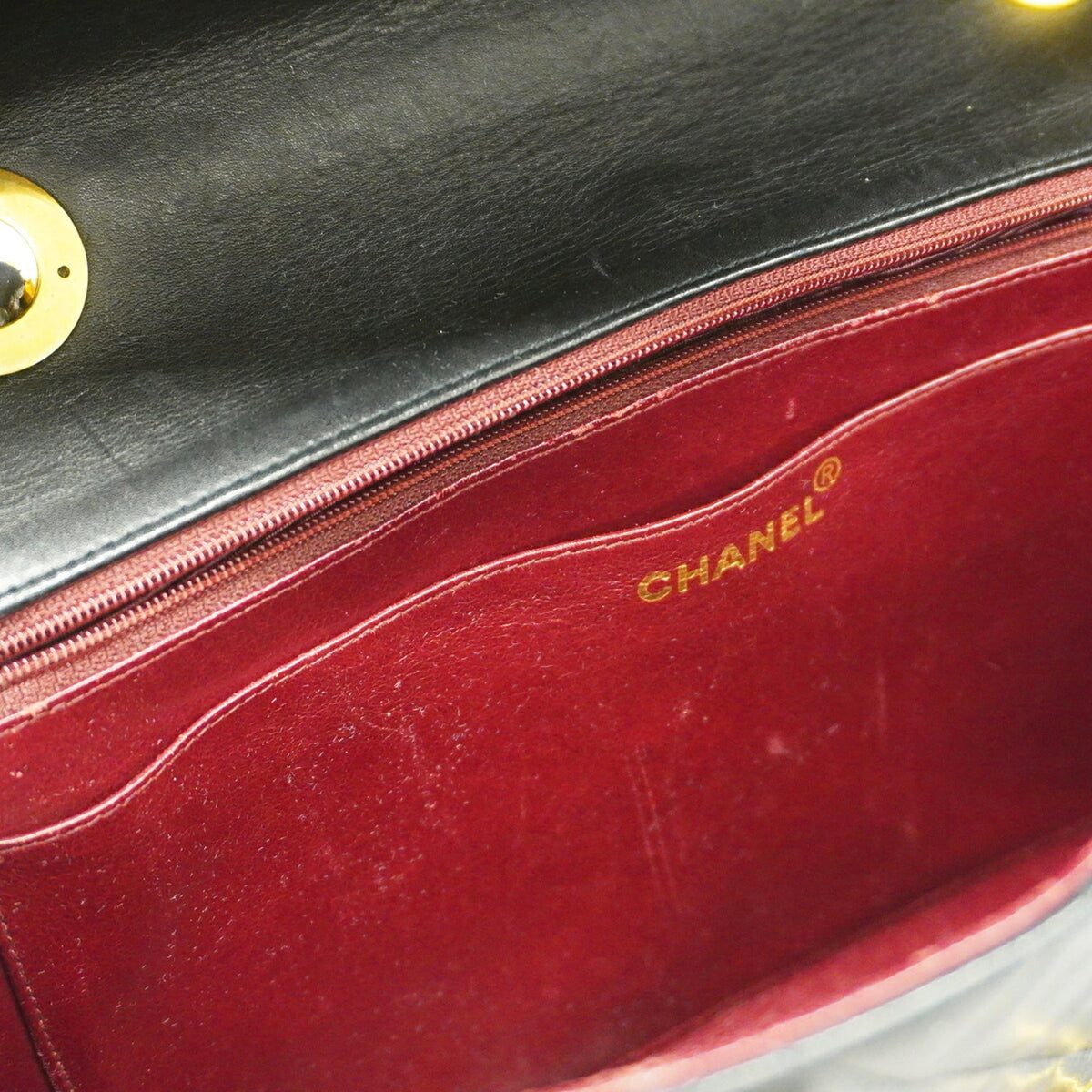Chanel Black Leather Shoulder Bag (Pre-Owned)