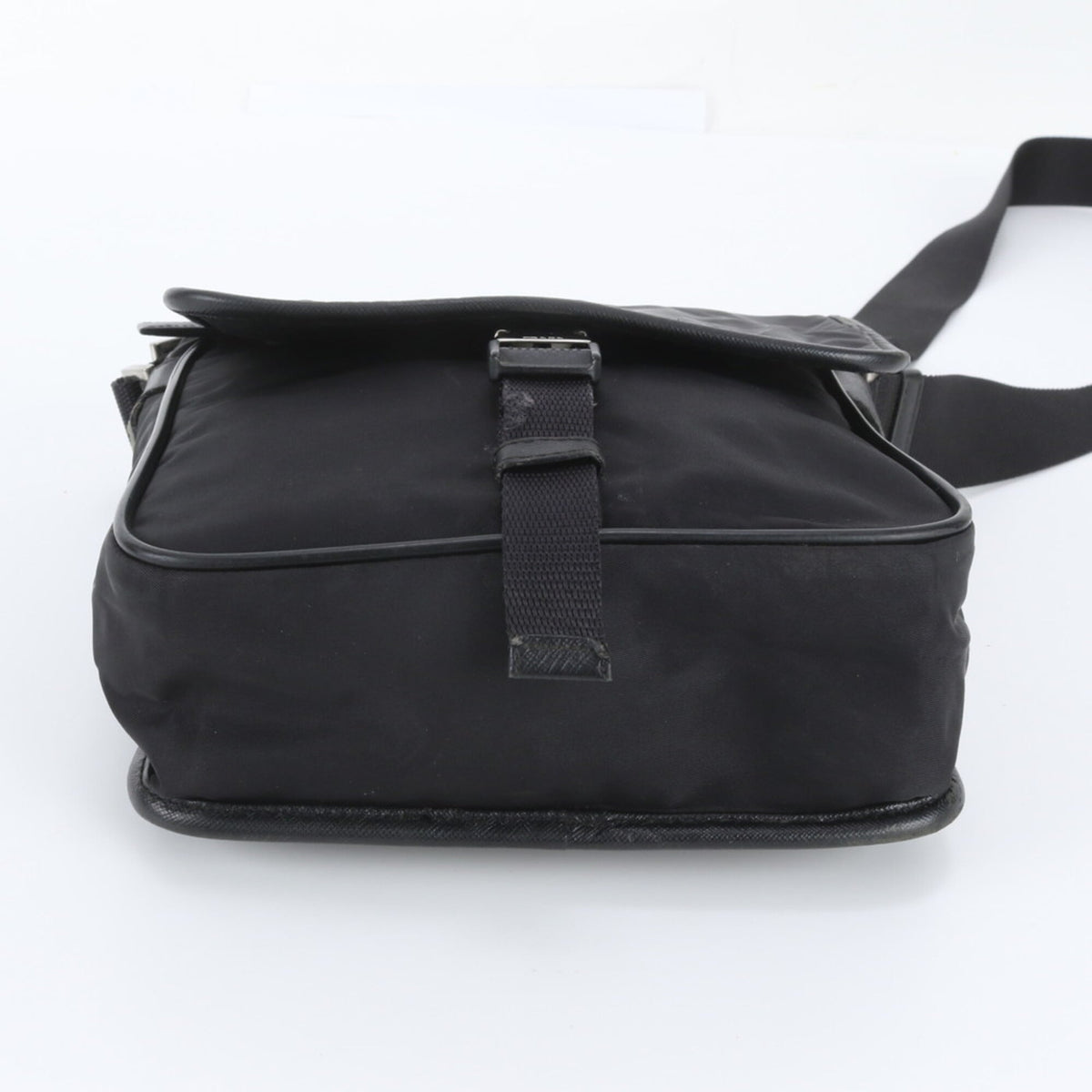 Prada Black Leather Nylon Messenger Bag Shoulder Bag (Pre-Owned)