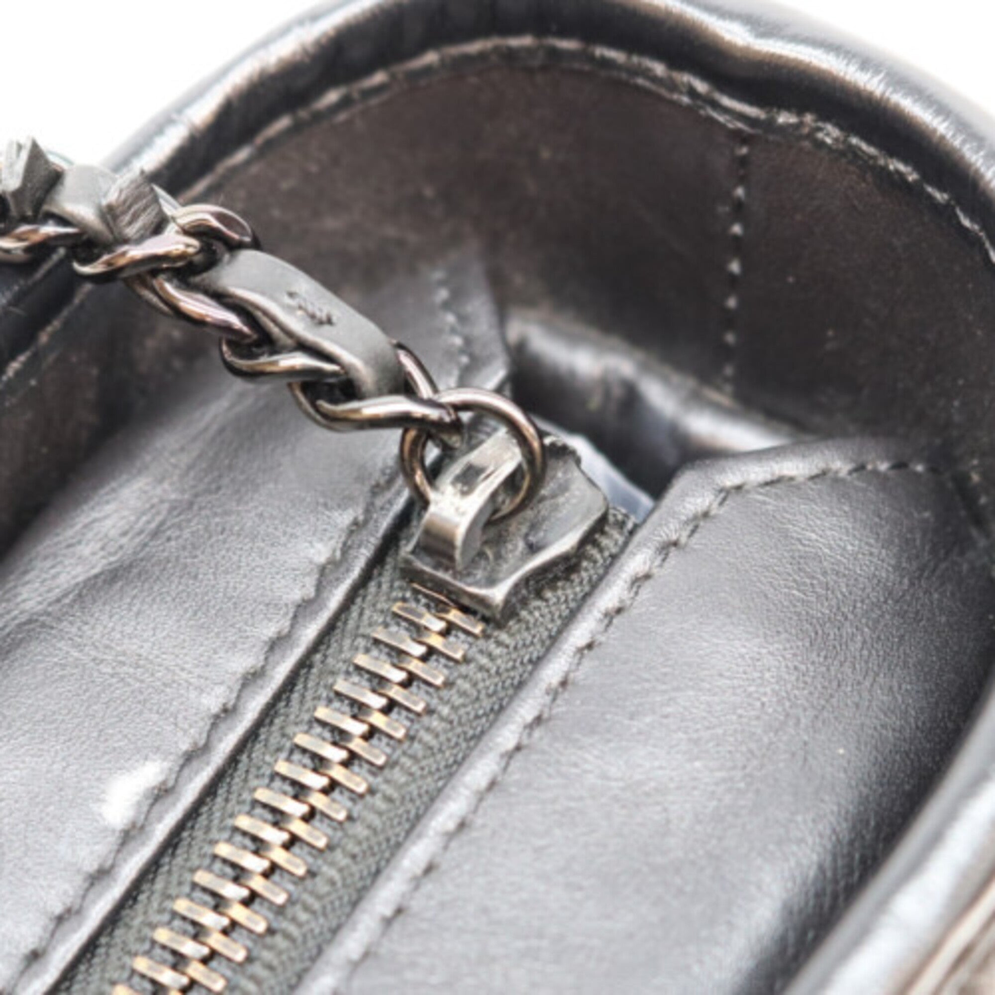 Chanel Black Leather Shoulder Bag (Pre-Owned)