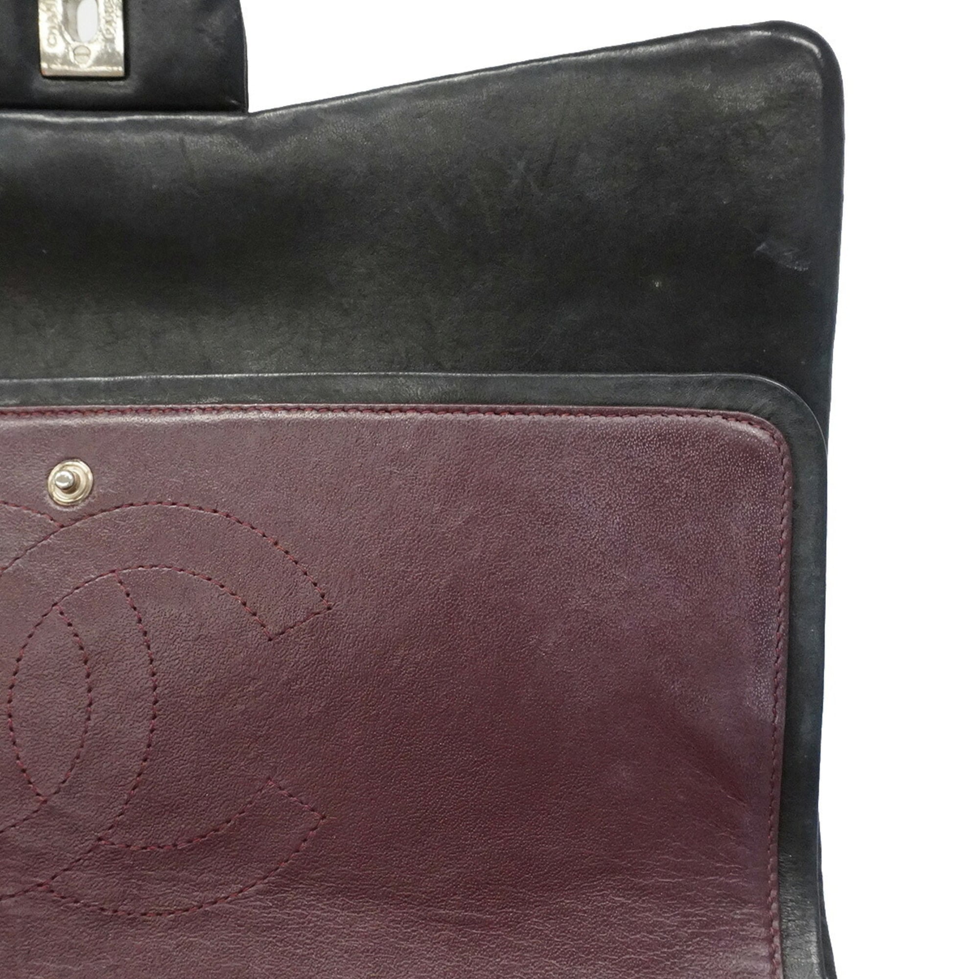 Chanel Black Leather Shoulder Bag (Pre-Owned)