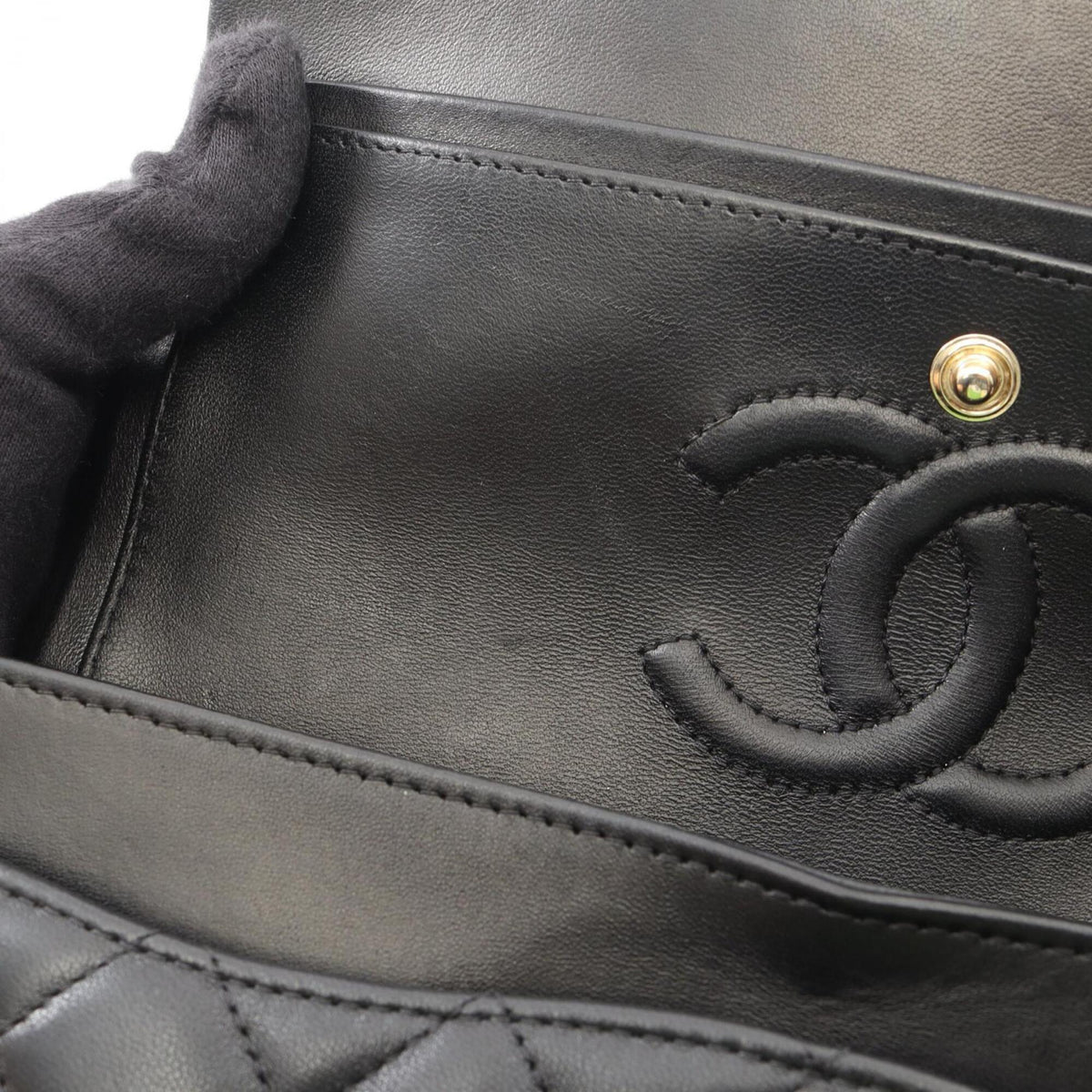 Chanel Black Handbag Shoulder Bag (Pre-Owned)