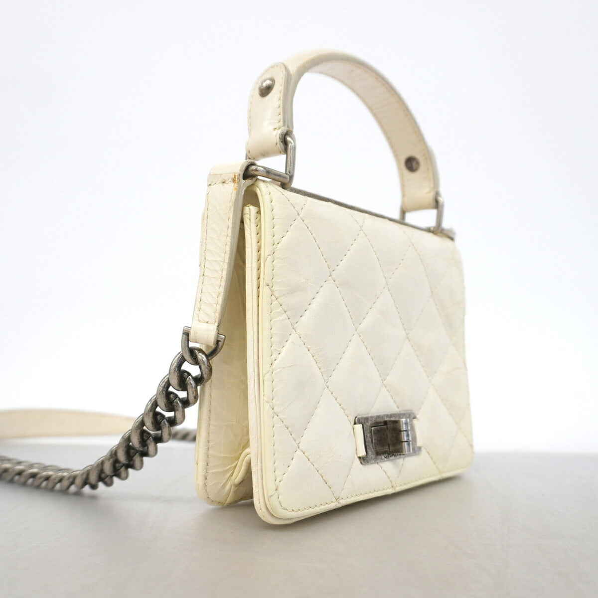 Chanel White Leather Handbag (Pre-Owned)