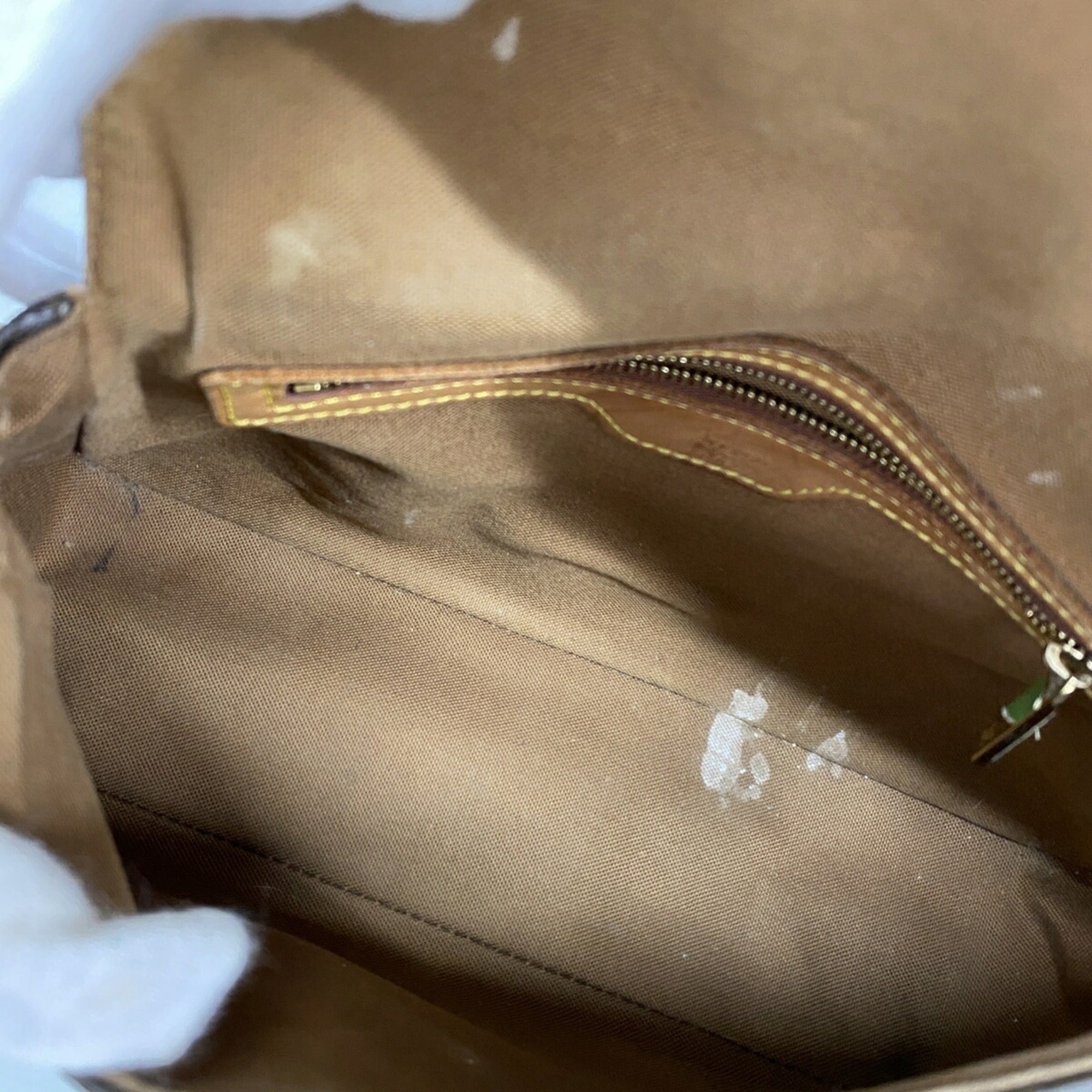 Louis Vuitton Brown Shoulder Bag (Pre-Owned)