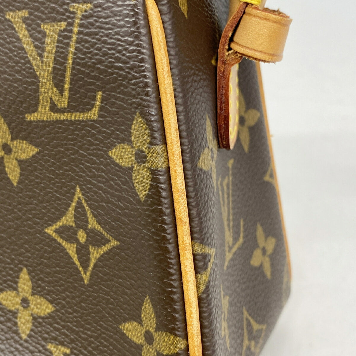 Louis Vuitton Brown Shoulder Bag (Pre-Owned)