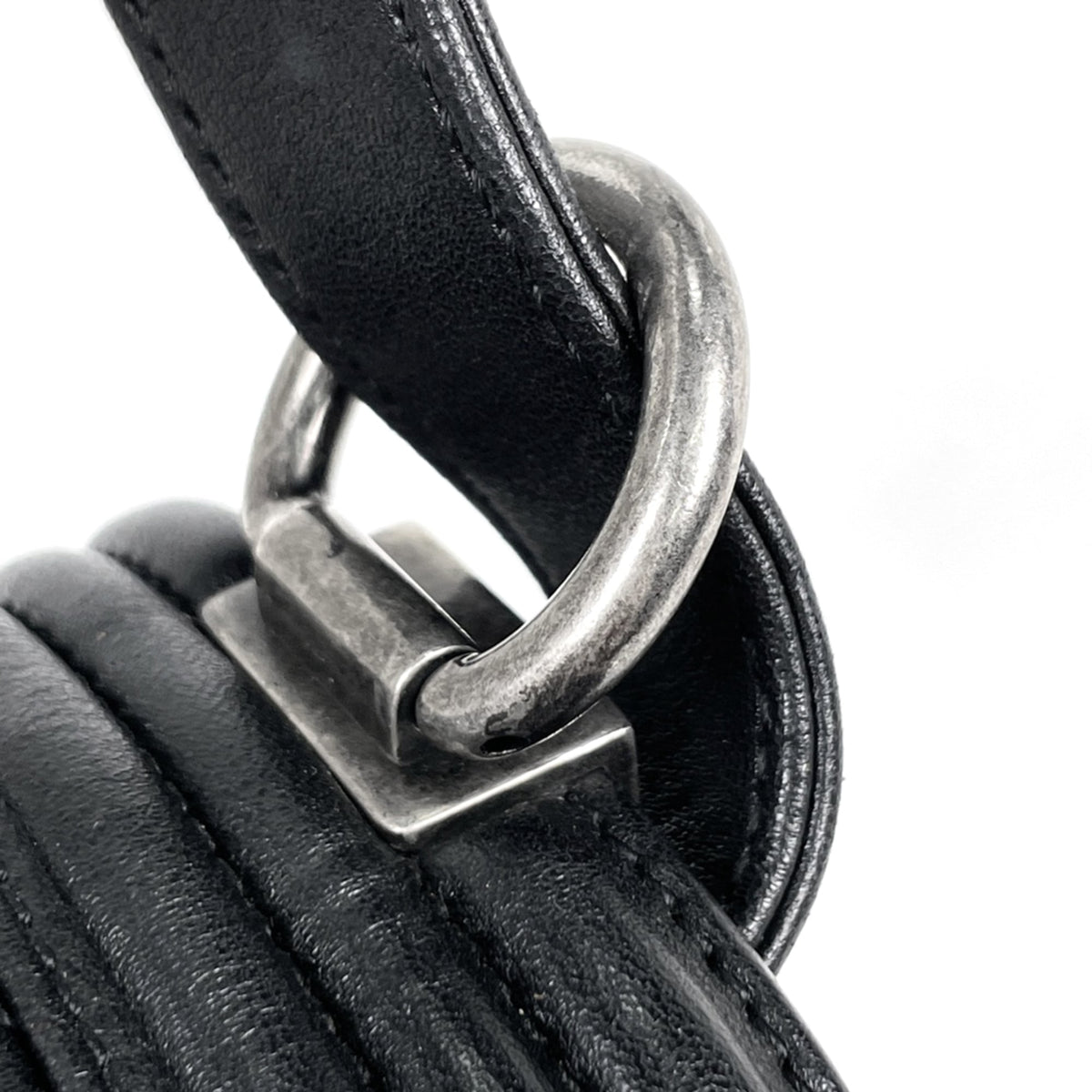 Chanel Black Leather Shoulder Bag (Pre-Owned)