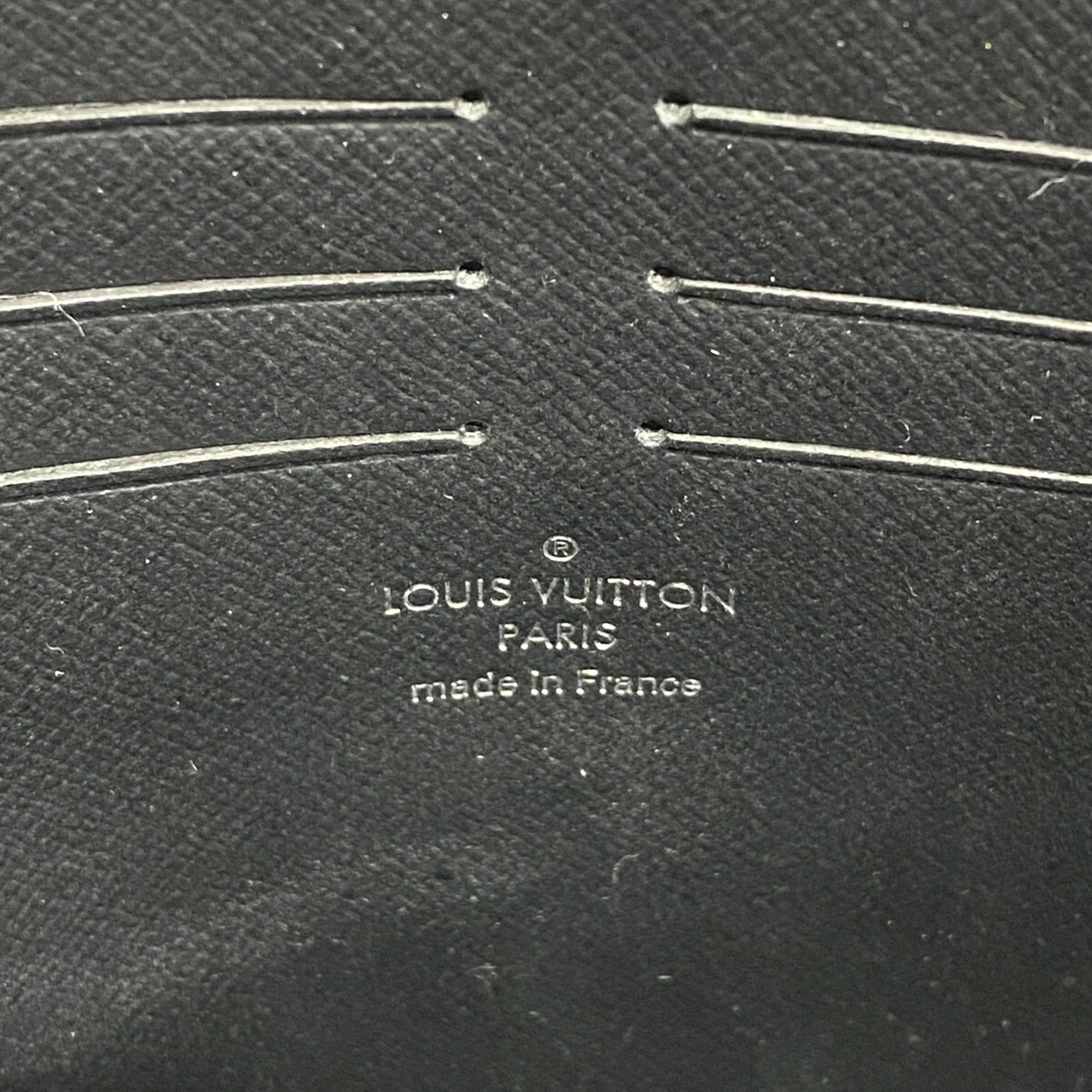 Louis Vuitton Noir Clutch Bag (Pre-Owned)