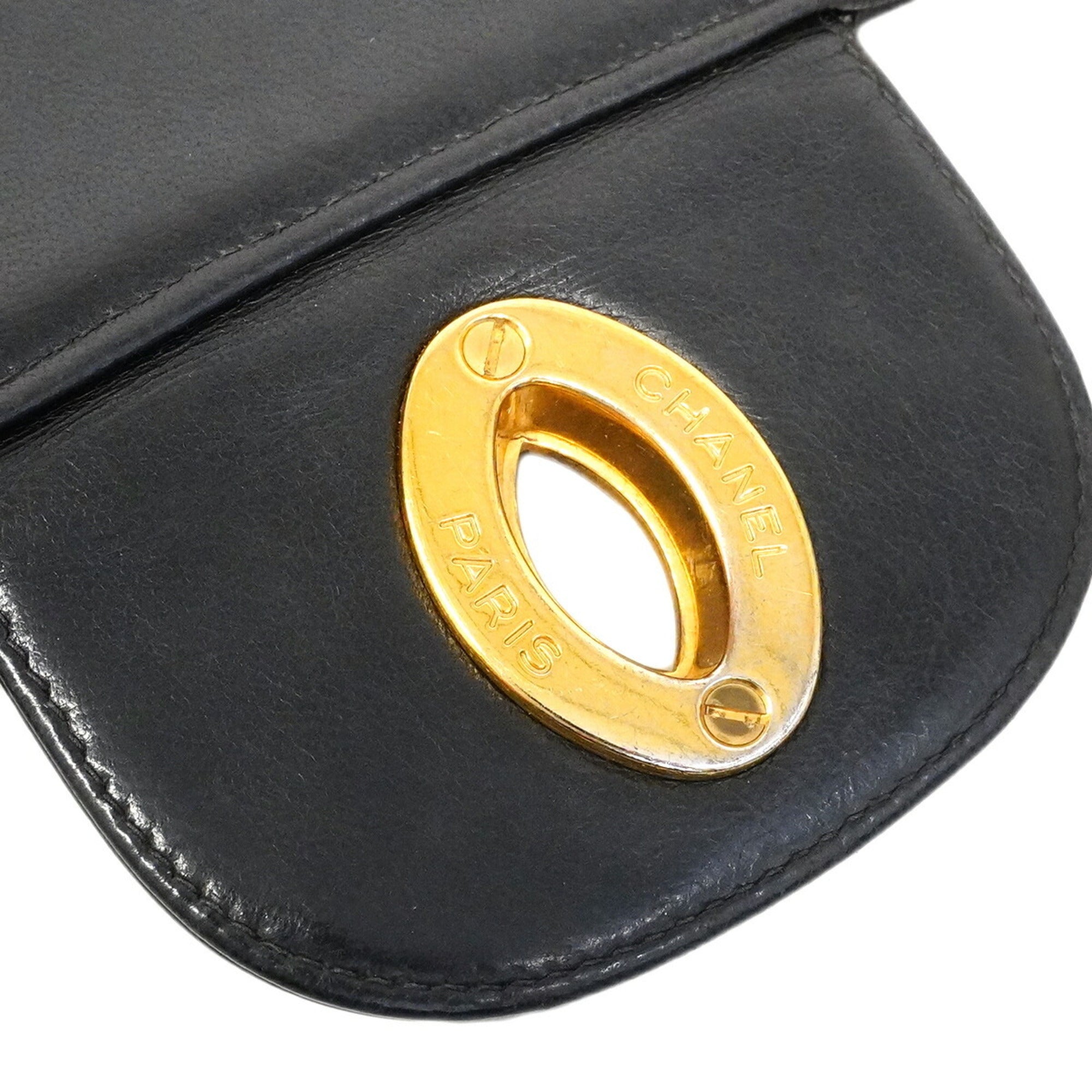 Chanel Black Leather Shoulder Bag (Pre-Owned)
