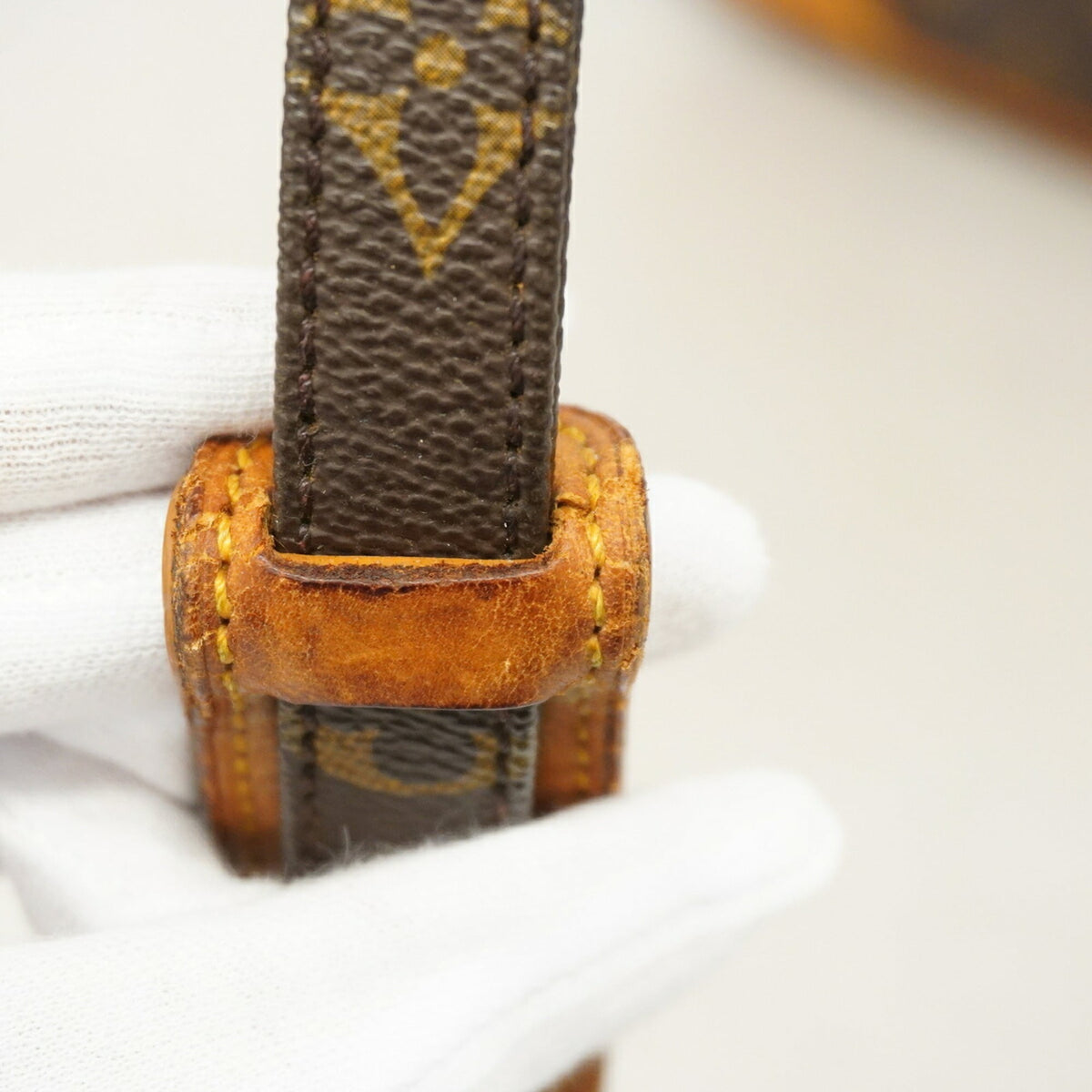 Louis Vuitton Brown Shoulder Bag (Pre-Owned)