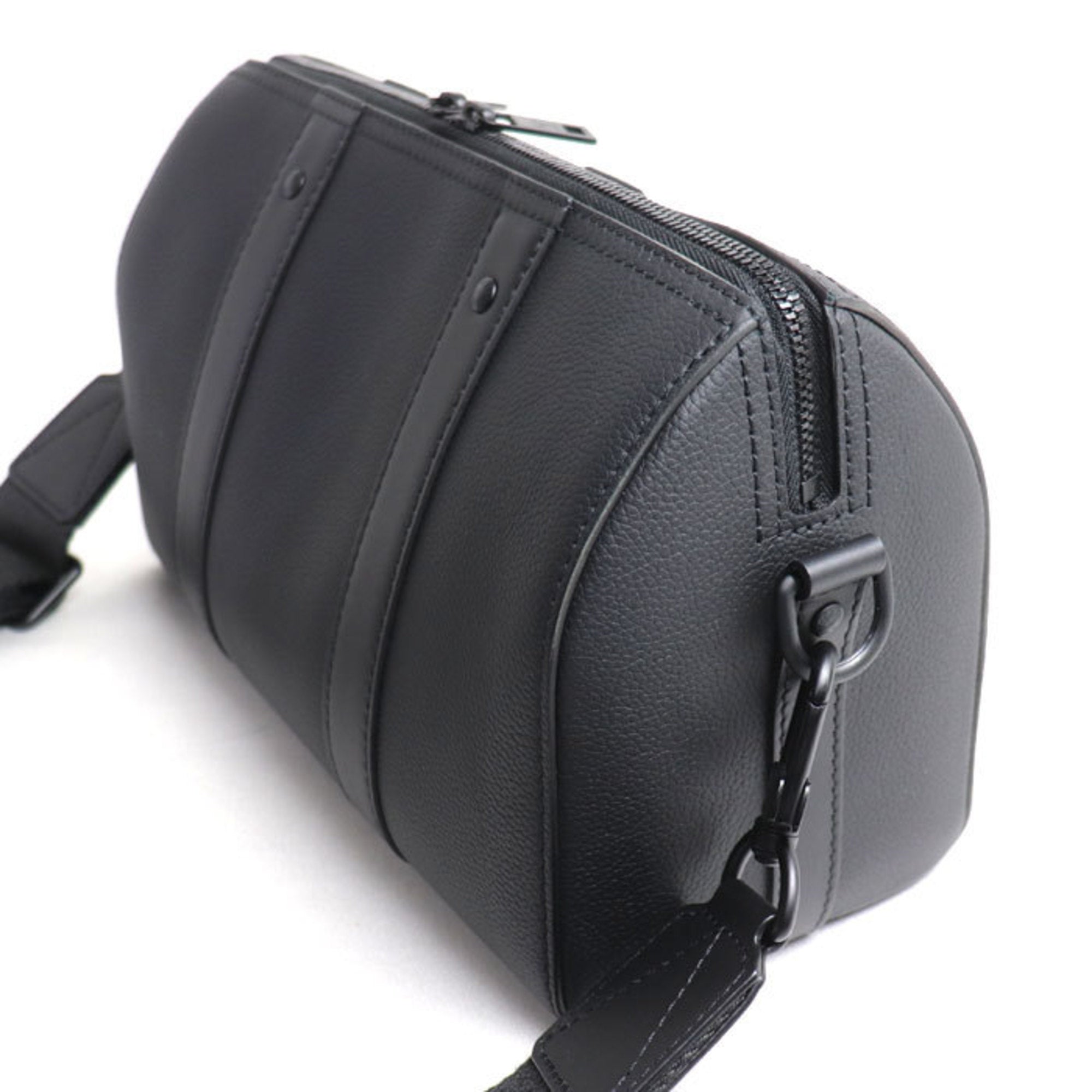 Louis Vuitton Black Leather Shoulder Bag (Pre-Owned)