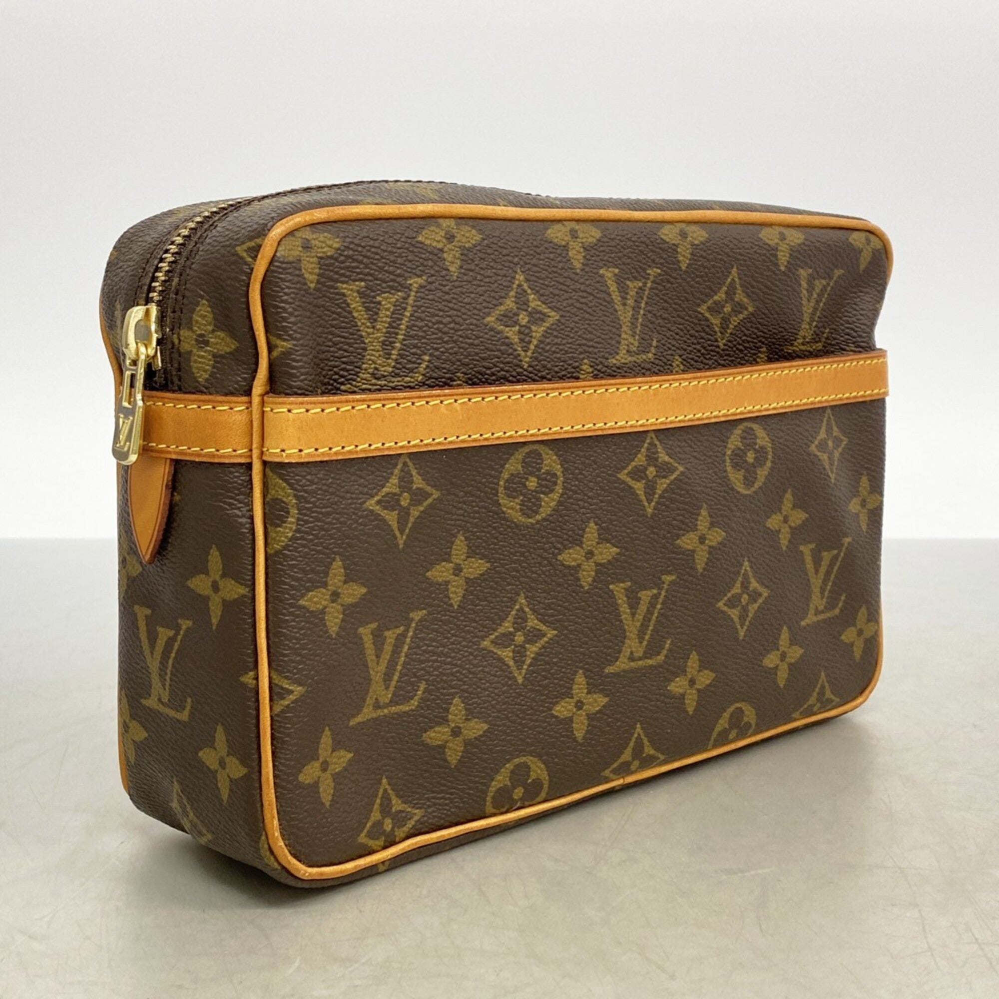 Louis Vuitton Brown Clutch Bag (Pre-Owned)