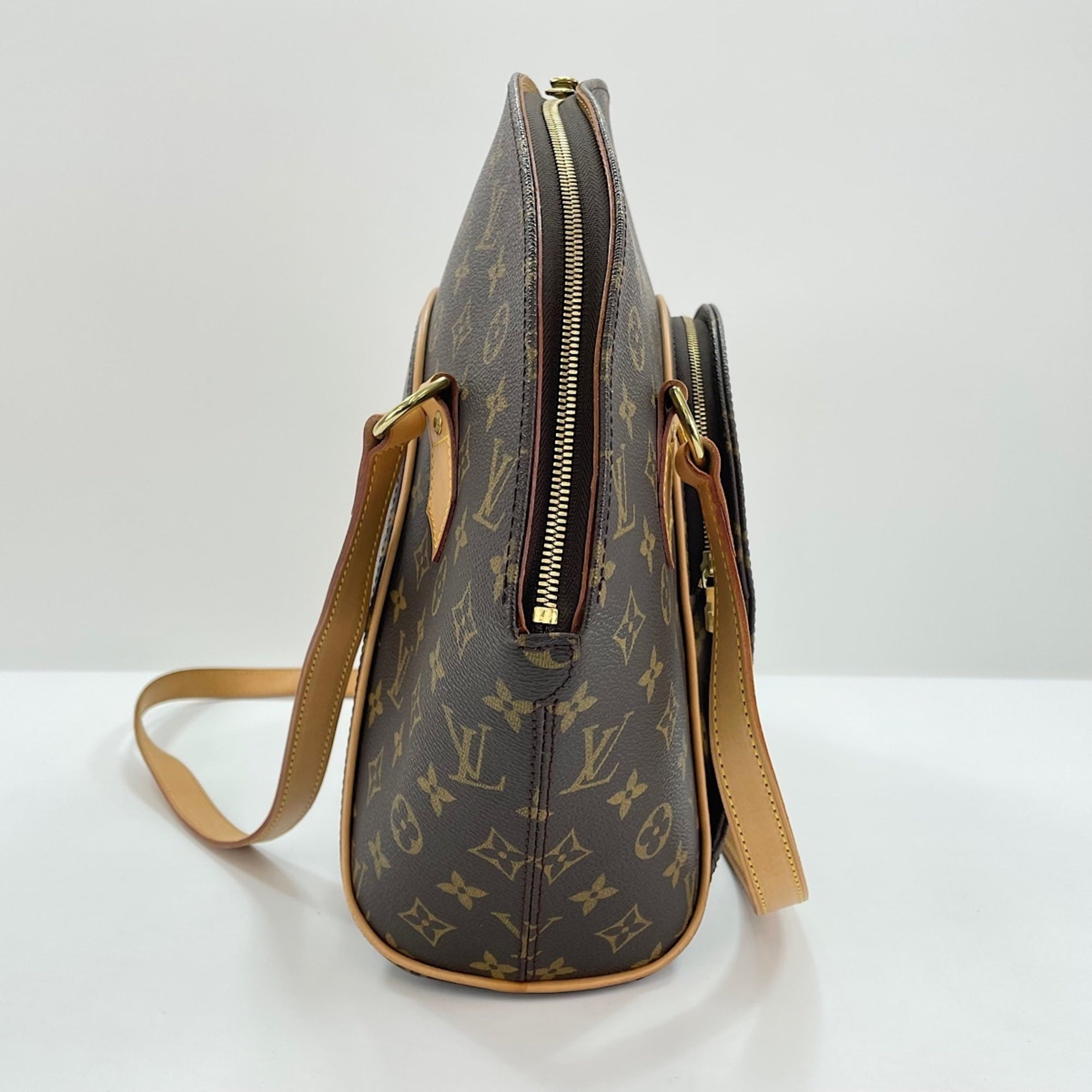 Louis Vuitton Brown Shoulder Bag (Pre-Owned)