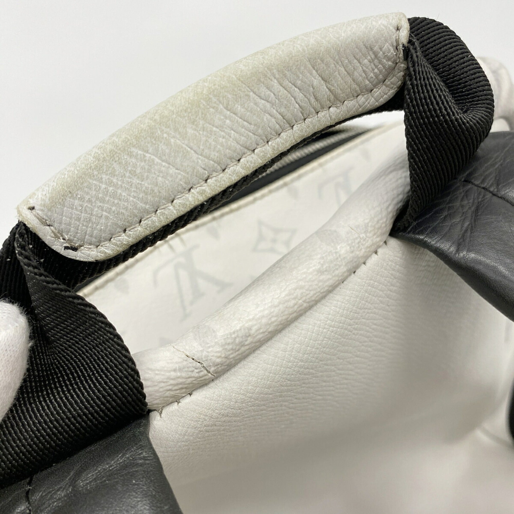 Louis Vuitton Blanc Backpack (Pre-Owned)
