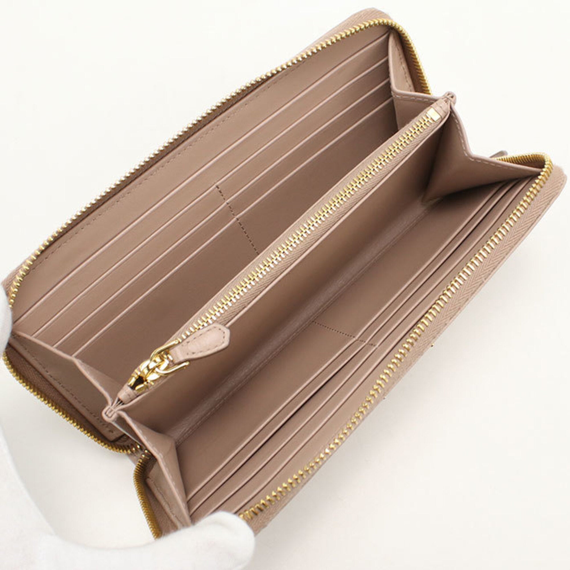 Prada Beige Leather Long Wallet (Bi-Fold) (Pre-Owned)