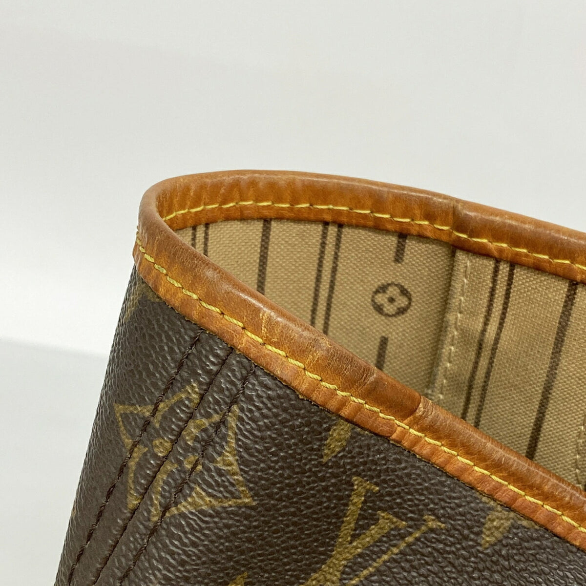 Louis Vuitton Brown Tote Bag (Pre-Owned)