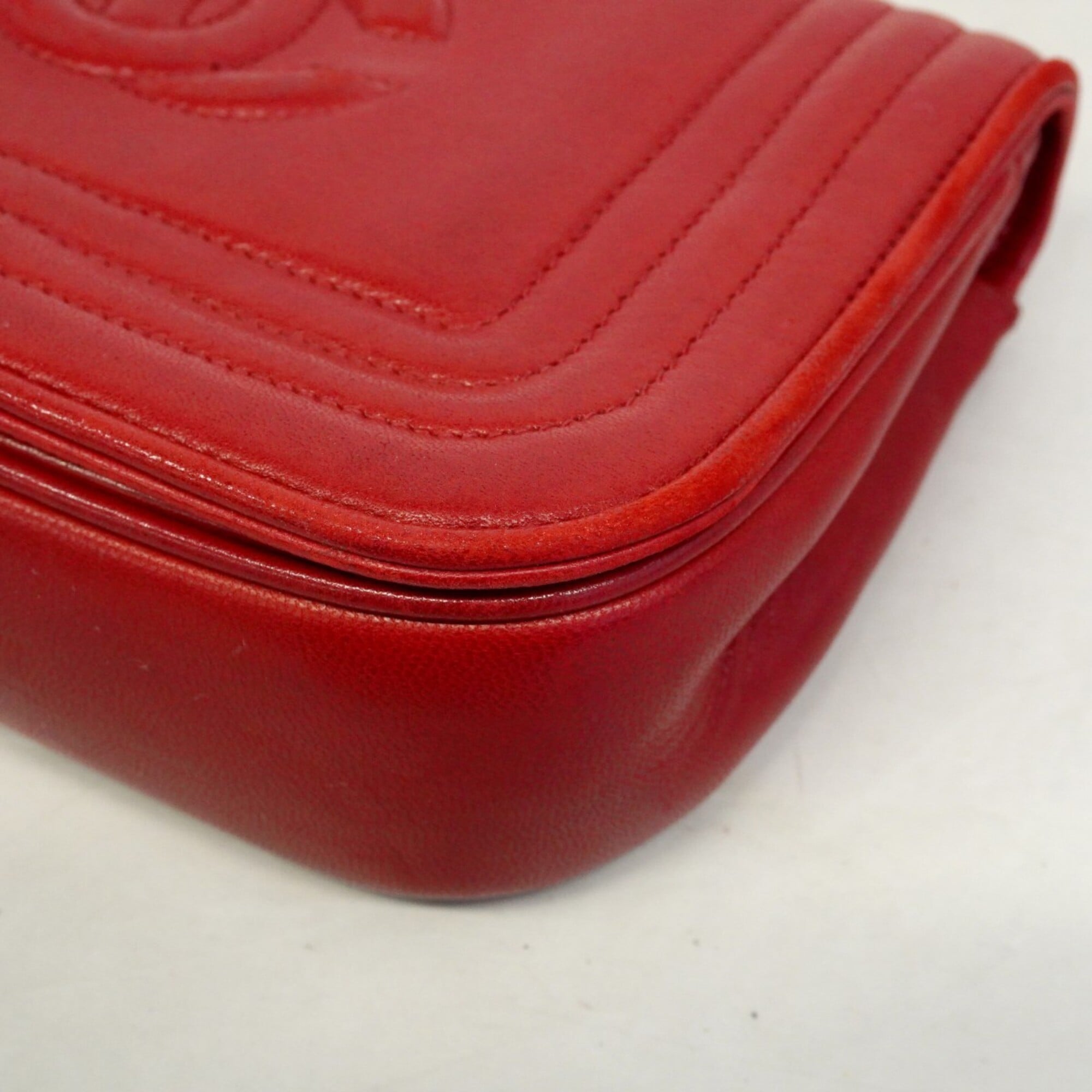 Chanel Red Color Leather Shoulder Bag (Pre-Owned)