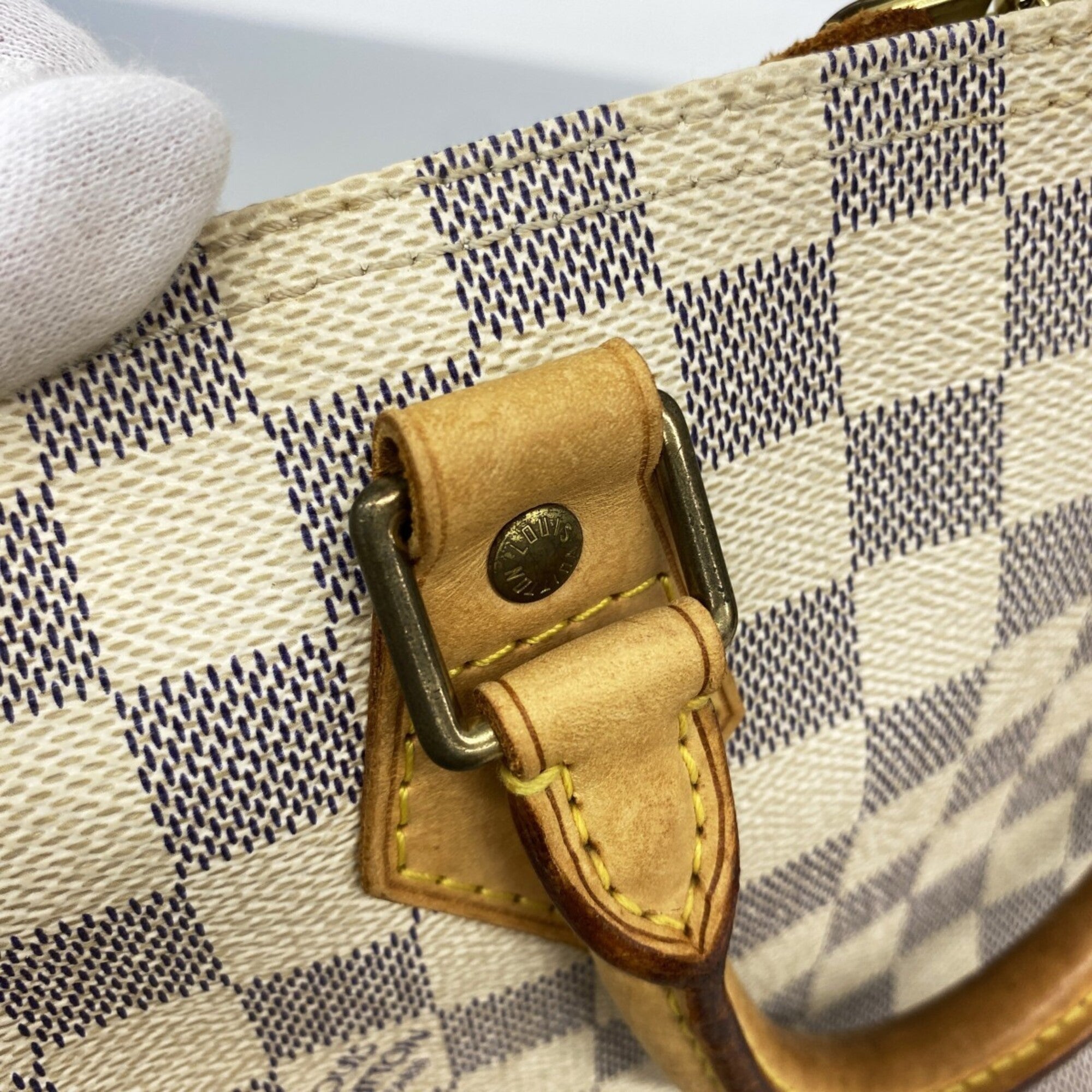 Louis Vuitton White Handbag (Pre-Owned)